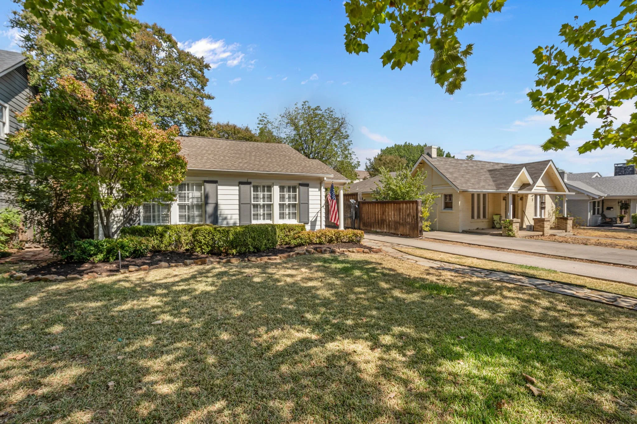 Single Family Residence For Sale in Tarrant County , 4058 Modlin Avenue, Fort Worth, Texas 76107, 3 Bedroom, 2 Bathroom, 1 Garage spaces, 1,884 Sqft, built in 1939, mls#21398980, Real Estate Agent in Fort Worth, Homes For Sale in Tarrant county, Homes For Sale in Fort Worth, Realtor in Fort Worth Texas, Real Estate Brokerage Independent Realty Texas, Luminita Cordes Realtor