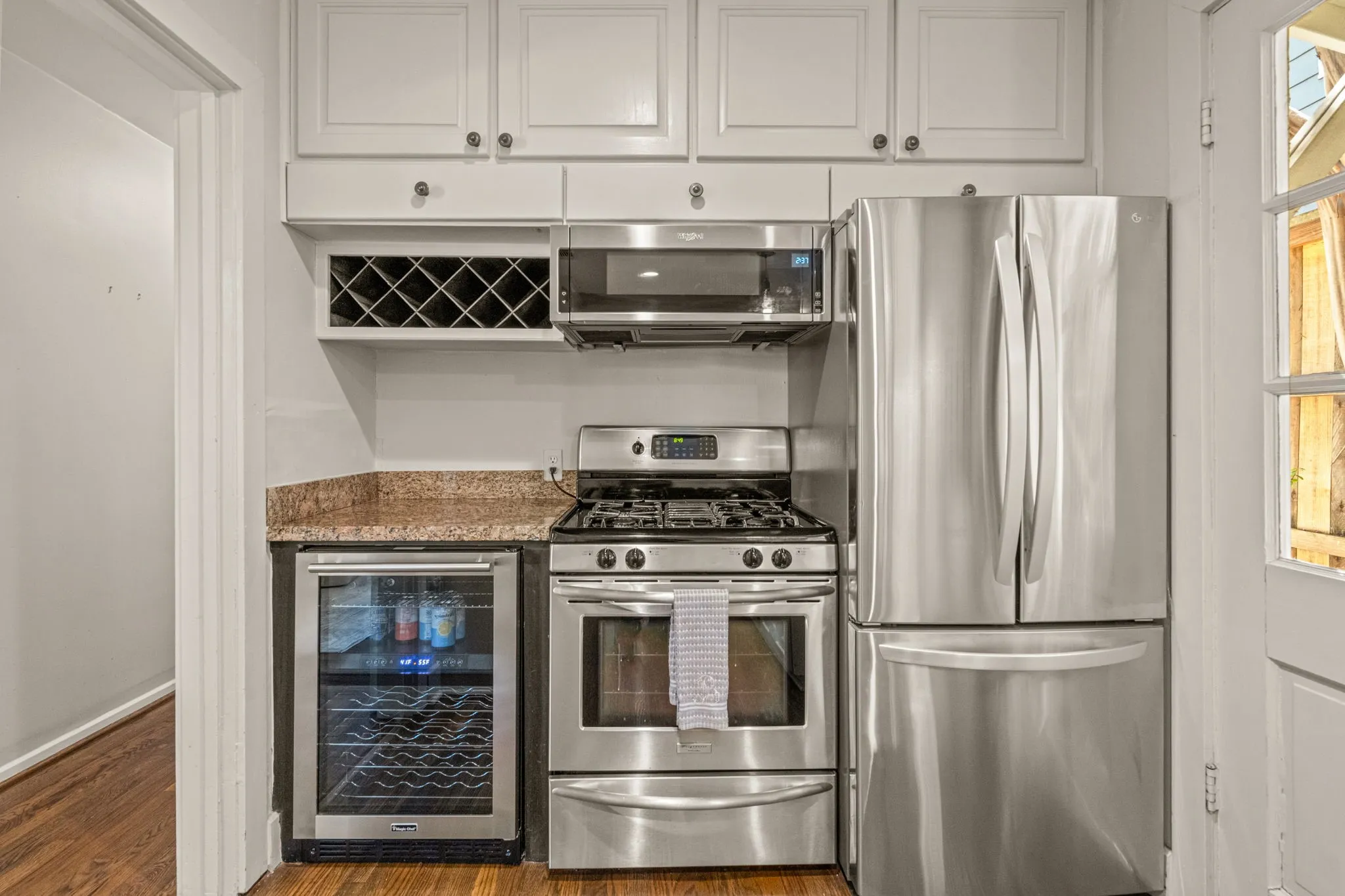 Single Family Residence For Sale in Tarrant County , 4058 Modlin Avenue, Fort Worth, Texas 76107, 3 Bedroom, 2 Bathroom, 1 Garage spaces, 1,884 Sqft, built in 1939, mls#21398980, Real Estate Agent in Fort Worth, Homes For Sale in Tarrant county, Homes For Sale in Fort Worth, Realtor in Fort Worth Texas, Real Estate Brokerage Independent Realty Texas, Luminita Cordes Realtor
