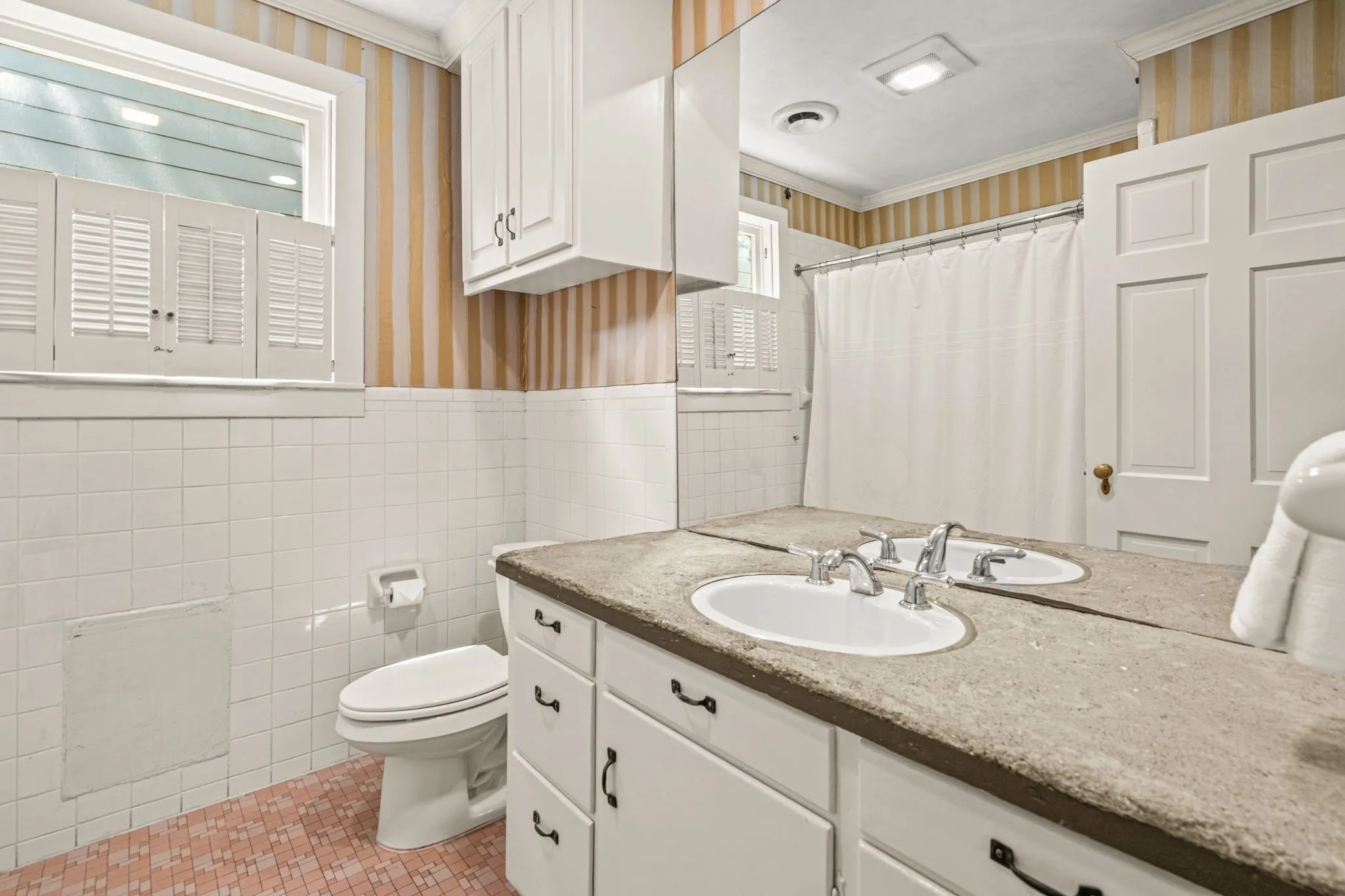 Single Family Residence For Sale in Tarrant County , 4058 Modlin Avenue, Fort Worth, Texas 76107, 3 Bedroom, 2 Bathroom, 1 Garage spaces, 1,884 Sqft, built in 1939, mls#21398980, Real Estate Agent in Fort Worth, Homes For Sale in Tarrant county, Homes For Sale in Fort Worth, Realtor in Fort Worth Texas, Real Estate Brokerage Independent Realty Texas, Luminita Cordes Realtor