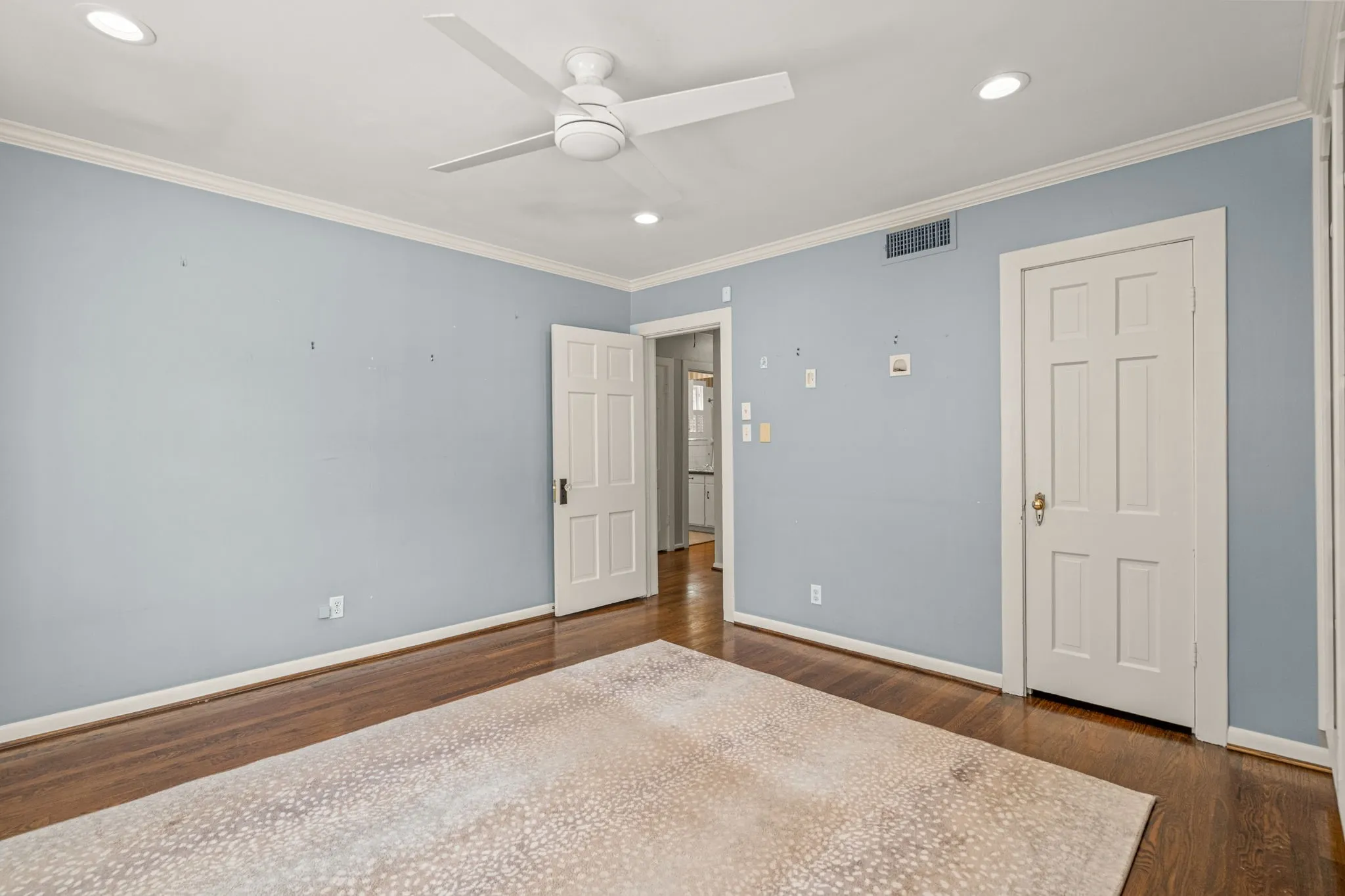 Single Family Residence For Sale in Tarrant County , 4058 Modlin Avenue, Fort Worth, Texas 76107, 3 Bedroom, 2 Bathroom, 1 Garage spaces, 1,884 Sqft, built in 1939, mls#21398980, Real Estate Agent in Fort Worth, Homes For Sale in Tarrant county, Homes For Sale in Fort Worth, Realtor in Fort Worth Texas, Real Estate Brokerage Independent Realty Texas, Luminita Cordes Realtor