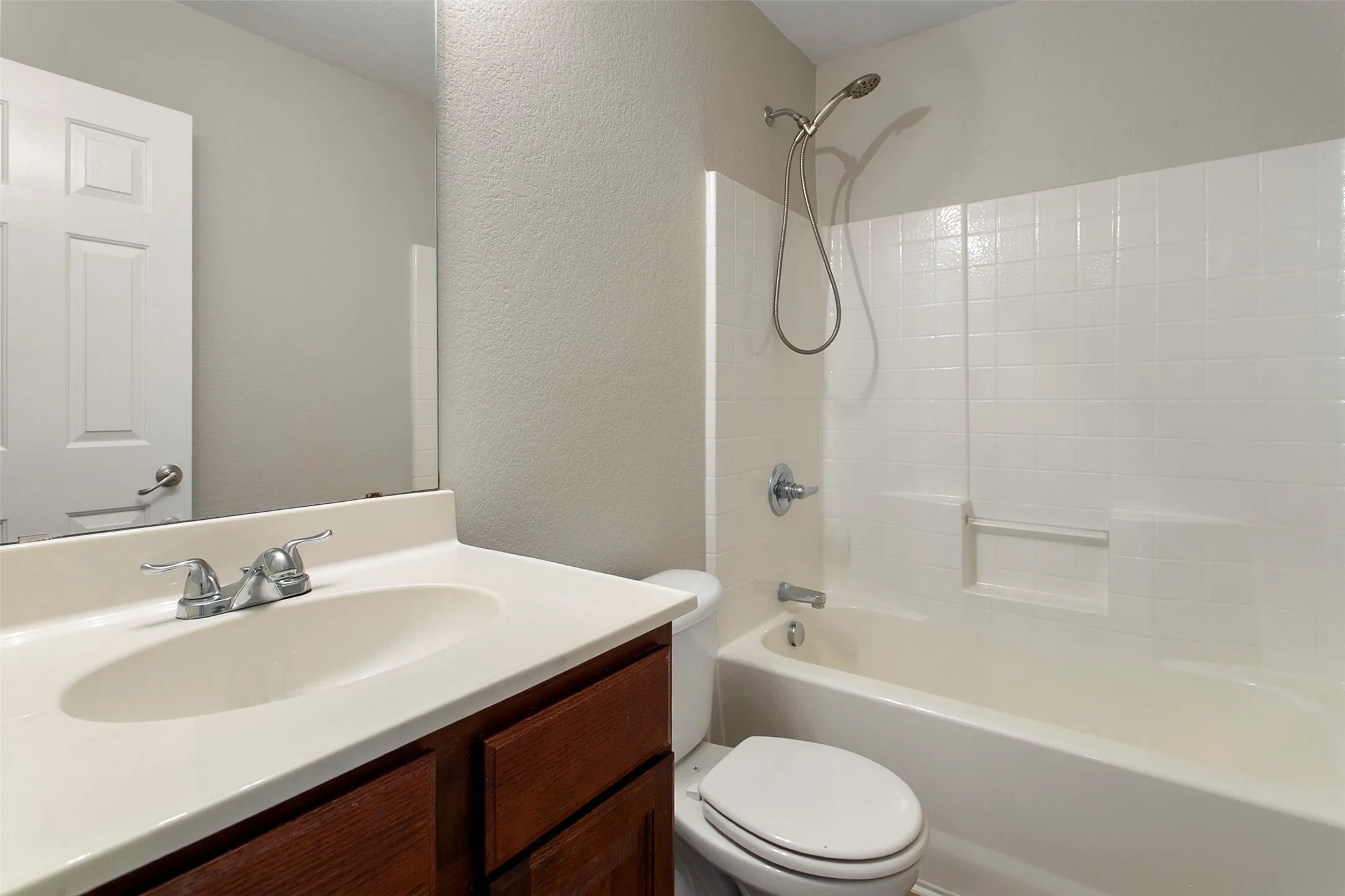 Single Family Residence For Sale in Tarrant County , 14032 Sand Hills Drive, Fort Worth, Texas 76052, 3 Bedroom, 2 Bathroom, 2 Garage spaces, 1,710 Sqft, built in 2006, mls#21383892, Real Estate Agent in Fort Worth, Homes For Sale in Tarrant county, Homes For Sale in Fort Worth, Realtor in Fort Worth Texas, Real Estate Brokerage Independent Realty Texas, Luminita Cordes Realtor