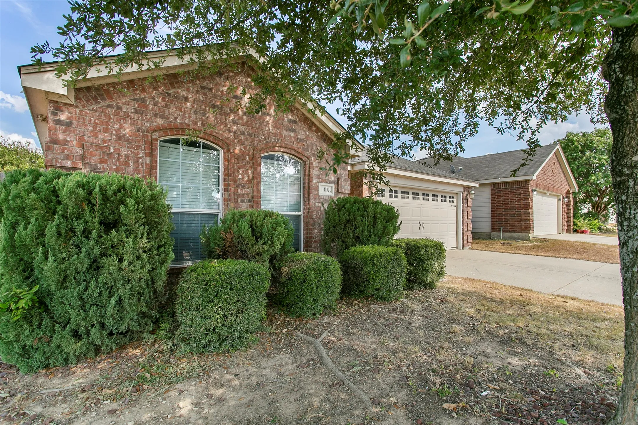 Single Family Residence For Sale in Tarrant County , 14032 Sand Hills Drive, Fort Worth, Texas 76052, 3 Bedroom, 2 Bathroom, 2 Garage spaces, 1,710 Sqft, built in 2006, mls#21383892, Real Estate Agent in Fort Worth, Homes For Sale in Tarrant county, Homes For Sale in Fort Worth, Realtor in Fort Worth Texas, Real Estate Brokerage Independent Realty Texas, Luminita Cordes Realtor