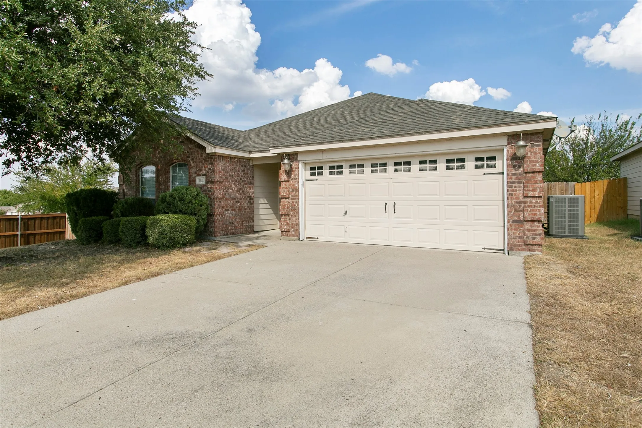 Single Family Residence For Sale in Tarrant County , 14032 Sand Hills Drive, Fort Worth, Texas 76052, 3 Bedroom, 2 Bathroom, 2 Garage spaces, 1,710 Sqft, built in 2006, mls#21383892, Real Estate Agent in Fort Worth, Homes For Sale in Tarrant county, Homes For Sale in Fort Worth, Realtor in Fort Worth Texas, Real Estate Brokerage Independent Realty Texas, Luminita Cordes Realtor