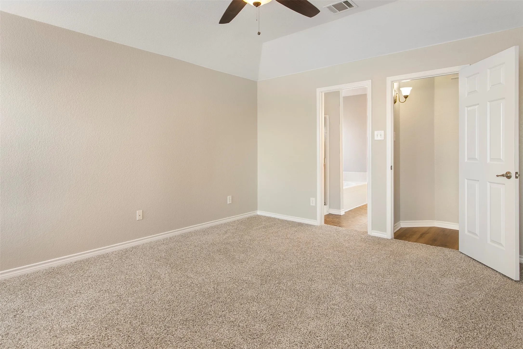Single Family Residence For Sale in Tarrant County , 14032 Sand Hills Drive, Fort Worth, Texas 76052, 3 Bedroom, 2 Bathroom, 2 Garage spaces, 1,710 Sqft, built in 2006, mls#21383892, Real Estate Agent in Fort Worth, Homes For Sale in Tarrant county, Homes For Sale in Fort Worth, Realtor in Fort Worth Texas, Real Estate Brokerage Independent Realty Texas, Luminita Cordes Realtor