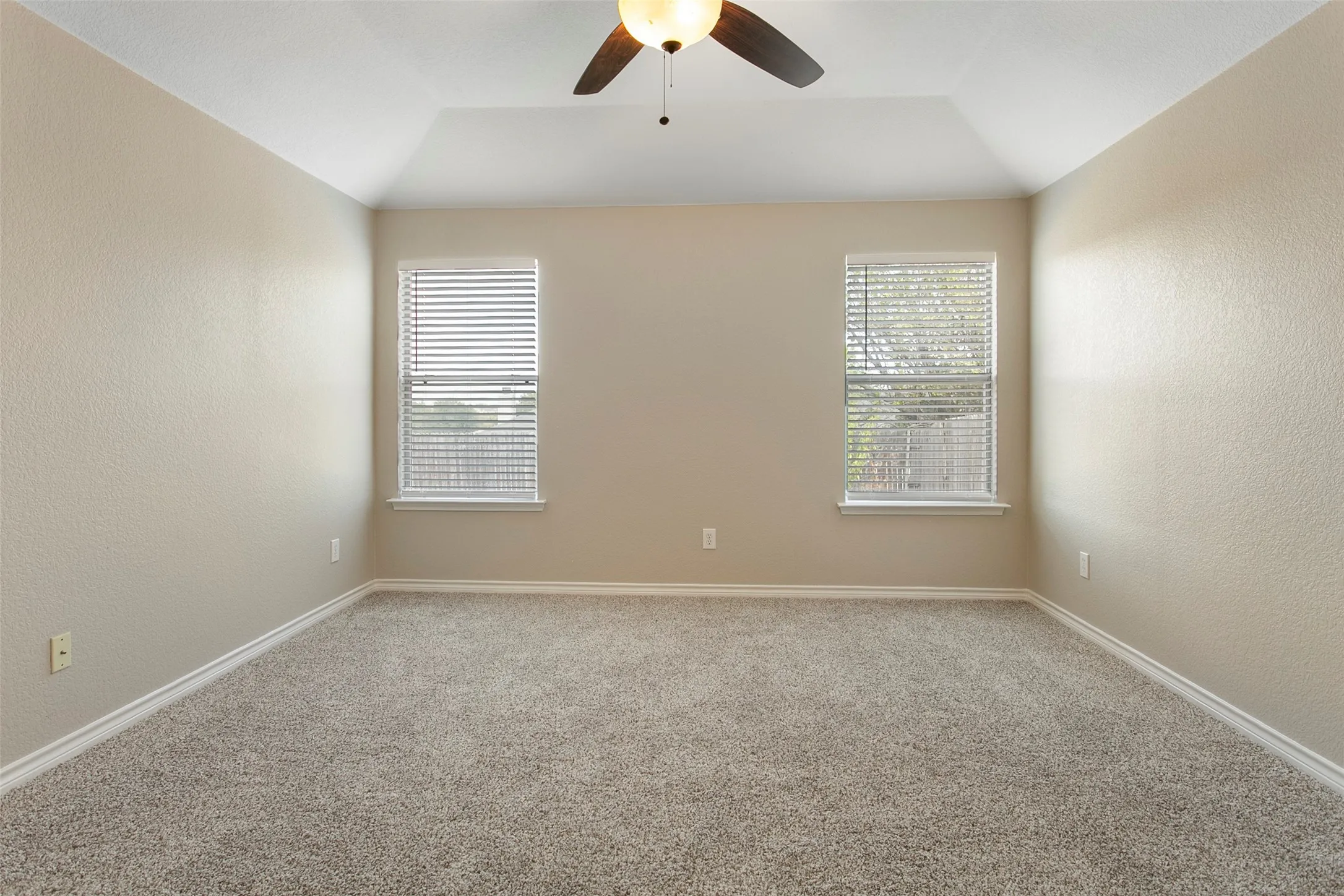 Single Family Residence For Sale in Tarrant County , 14032 Sand Hills Drive, Fort Worth, Texas 76052, 3 Bedroom, 2 Bathroom, 2 Garage spaces, 1,710 Sqft, built in 2006, mls#21383892, Real Estate Agent in Fort Worth, Homes For Sale in Tarrant county, Homes For Sale in Fort Worth, Realtor in Fort Worth Texas, Real Estate Brokerage Independent Realty Texas, Luminita Cordes Realtor