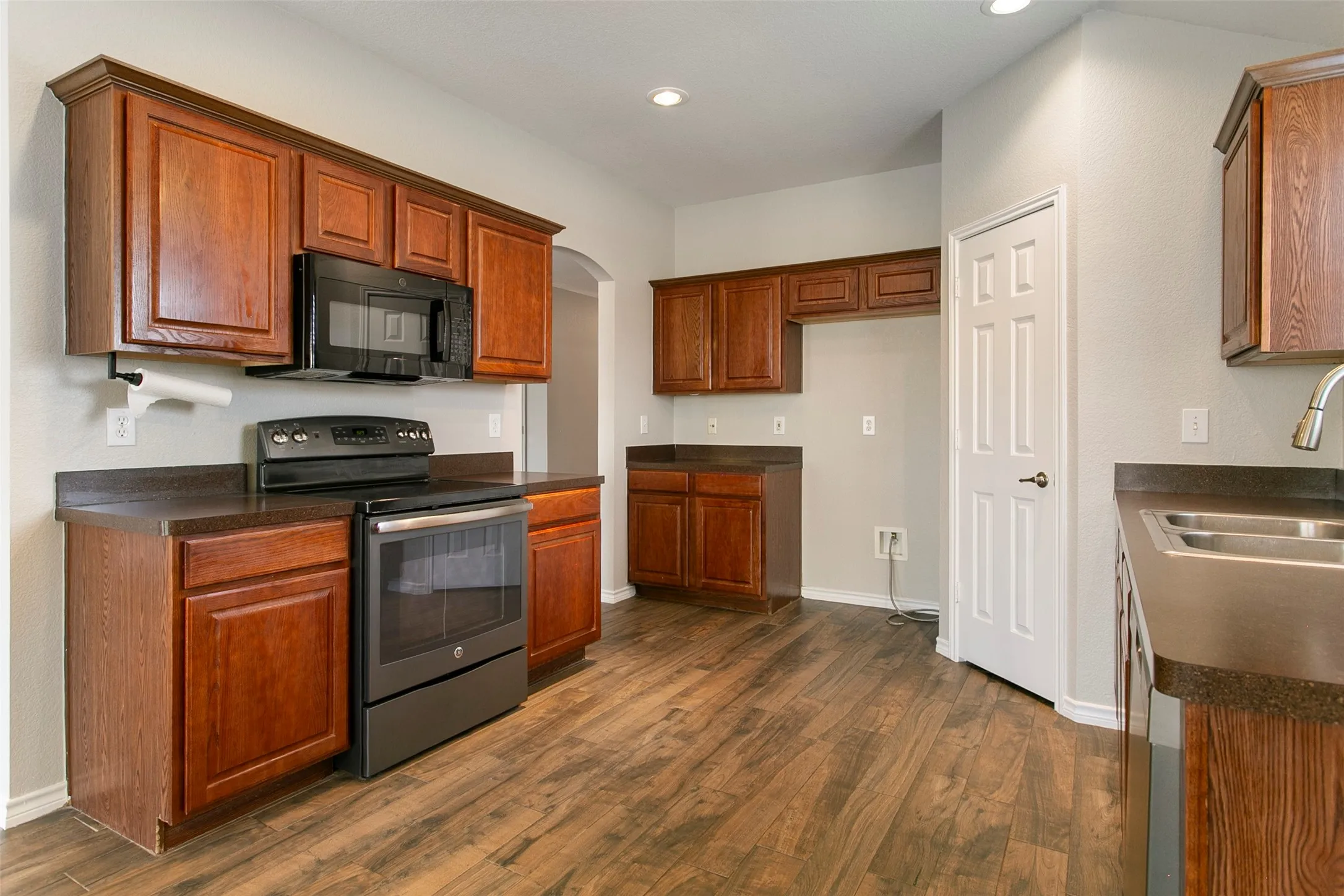 Single Family Residence For Sale in Tarrant County , 14032 Sand Hills Drive, Fort Worth, Texas 76052, 3 Bedroom, 2 Bathroom, 2 Garage spaces, 1,710 Sqft, built in 2006, mls#21383892, Real Estate Agent in Fort Worth, Homes For Sale in Tarrant county, Homes For Sale in Fort Worth, Realtor in Fort Worth Texas, Real Estate Brokerage Independent Realty Texas, Luminita Cordes Realtor