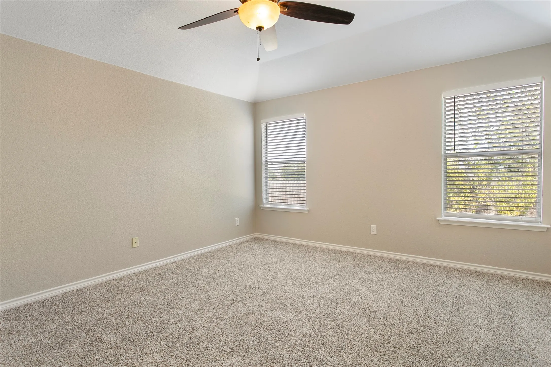Single Family Residence For Sale in Tarrant County , 14032 Sand Hills Drive, Fort Worth, Texas 76052, 3 Bedroom, 2 Bathroom, 2 Garage spaces, 1,710 Sqft, built in 2006, mls#21383892, Real Estate Agent in Fort Worth, Homes For Sale in Tarrant county, Homes For Sale in Fort Worth, Realtor in Fort Worth Texas, Real Estate Brokerage Independent Realty Texas, Luminita Cordes Realtor
