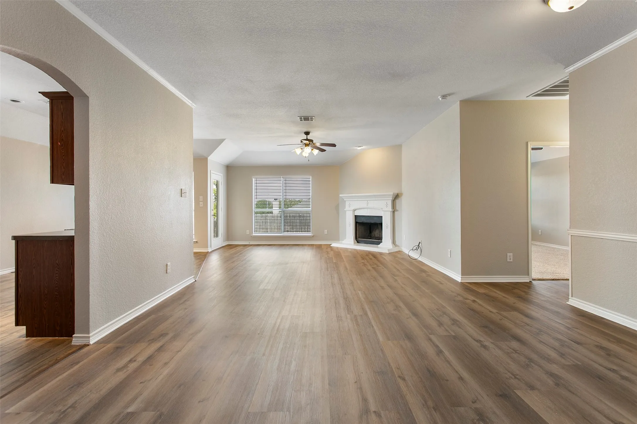 Single Family Residence For Sale in Tarrant County , 14032 Sand Hills Drive, Fort Worth, Texas 76052, 3 Bedroom, 2 Bathroom, 2 Garage spaces, 1,710 Sqft, built in 2006, mls#21383892, Real Estate Agent in Fort Worth, Homes For Sale in Tarrant county, Homes For Sale in Fort Worth, Realtor in Fort Worth Texas, Real Estate Brokerage Independent Realty Texas, Luminita Cordes Realtor