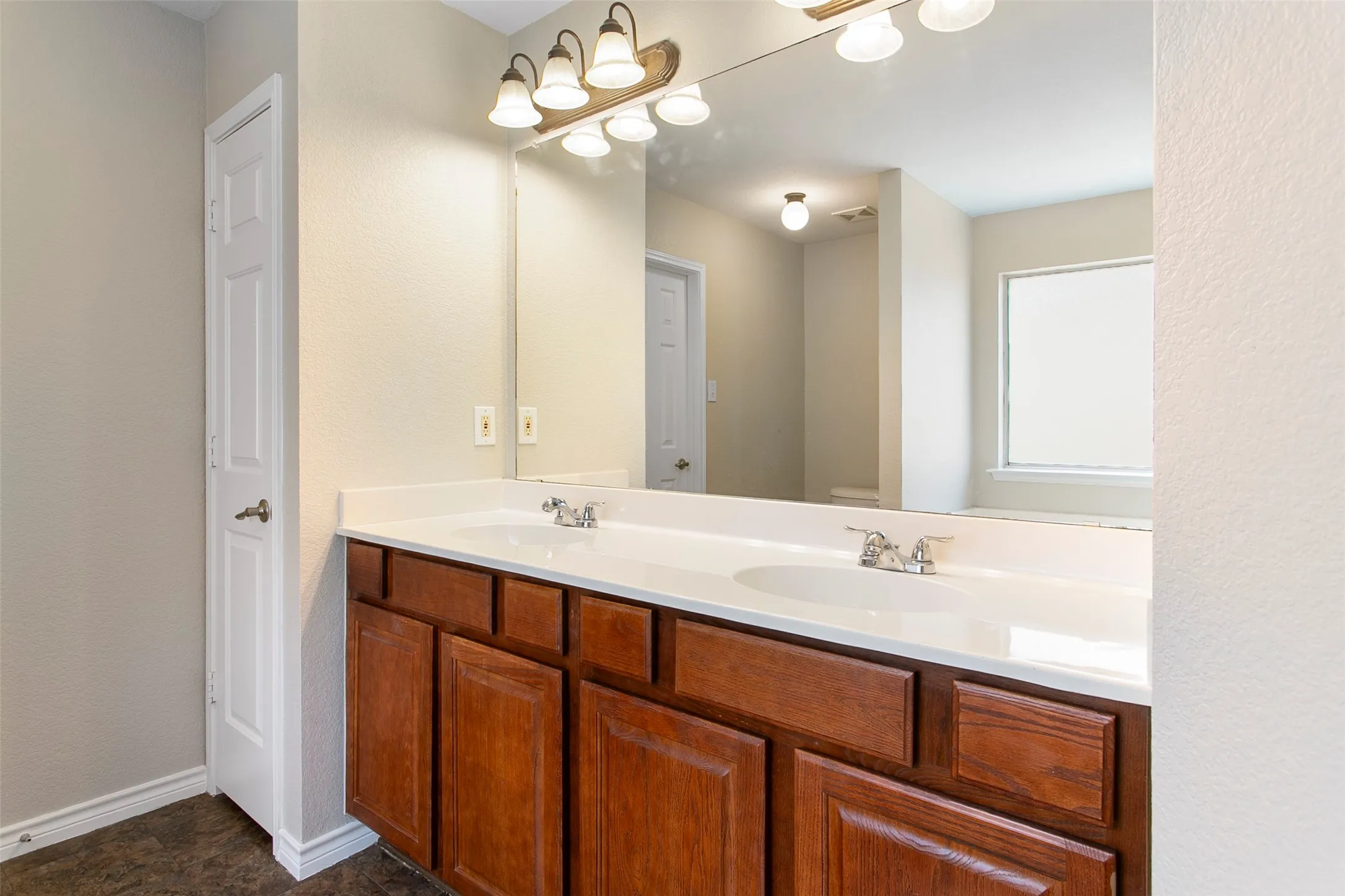 Single Family Residence For Sale in Tarrant County , 14032 Sand Hills Drive, Fort Worth, Texas 76052, 3 Bedroom, 2 Bathroom, 2 Garage spaces, 1,710 Sqft, built in 2006, mls#21383892, Real Estate Agent in Fort Worth, Homes For Sale in Tarrant county, Homes For Sale in Fort Worth, Realtor in Fort Worth Texas, Real Estate Brokerage Independent Realty Texas, Luminita Cordes Realtor