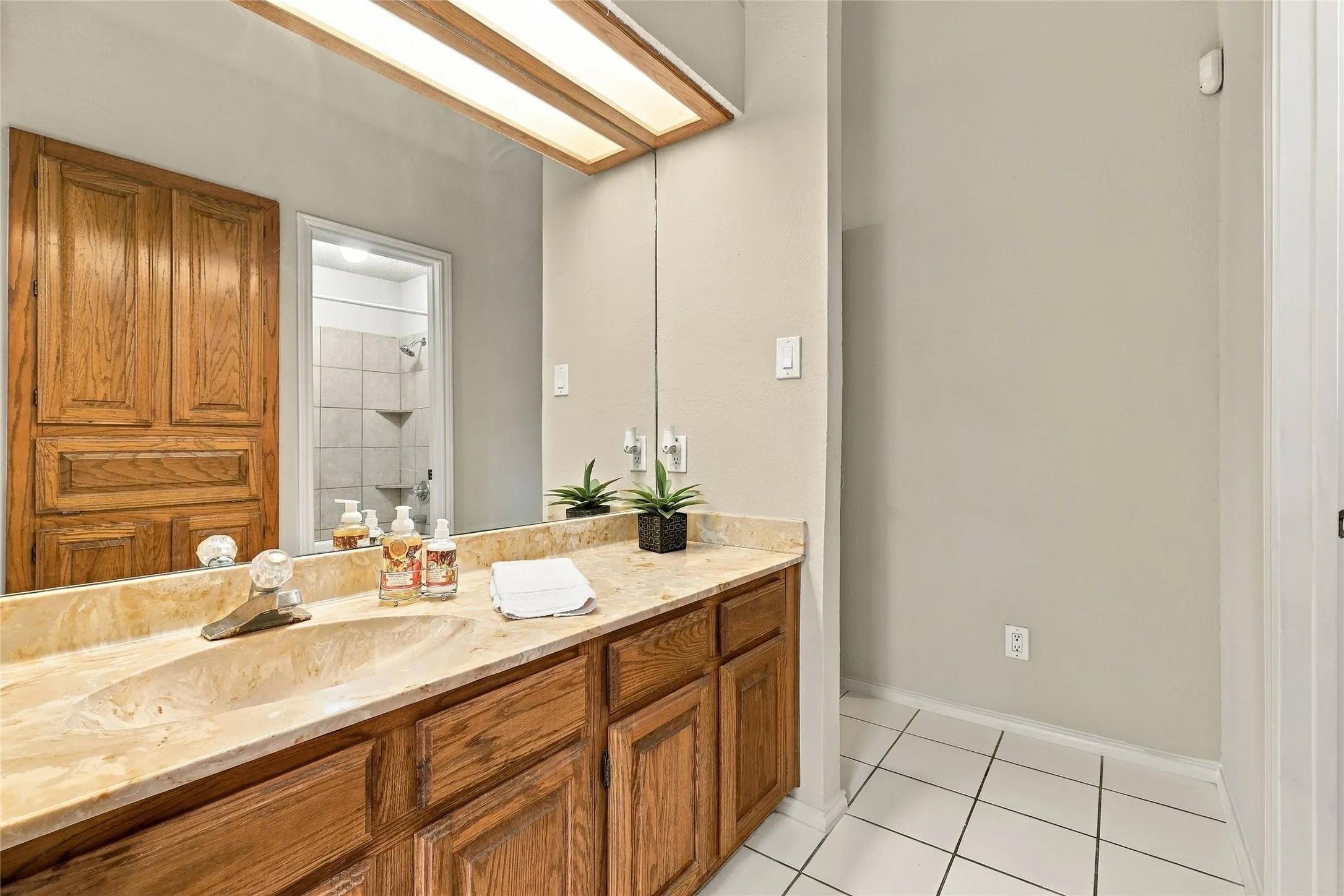 Single Family Residence For Sale in Tarrant County , 8028 Katie Lane, Watauga, Texas 76148, 3 Bedroom, 2 Bathroom, 2 Garage spaces, 1,366 Sqft, built in 1983, mls#21401097, Real Estate Agent in Watauga, Homes For Sale in Tarrant county, Homes For Sale in Watauga, Realtor in Watauga Texas, Real Estate Brokerage Independent Realty Texas, Luminita Cordes Realtor