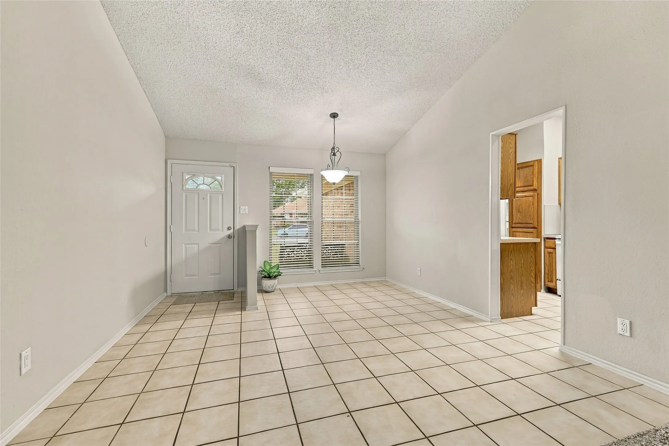Single Family Residence For Sale in Tarrant County , 8028 Katie Lane, Watauga, Texas 76148, 3 Bedroom, 2 Bathroom, 2 Garage spaces, 1,366 Sqft, built in 1983, mls#21401097, Real Estate Agent in Watauga, Homes For Sale in Tarrant county, Homes For Sale in Watauga, Realtor in Watauga Texas, Real Estate Brokerage Independent Realty Texas, Luminita Cordes Realtor