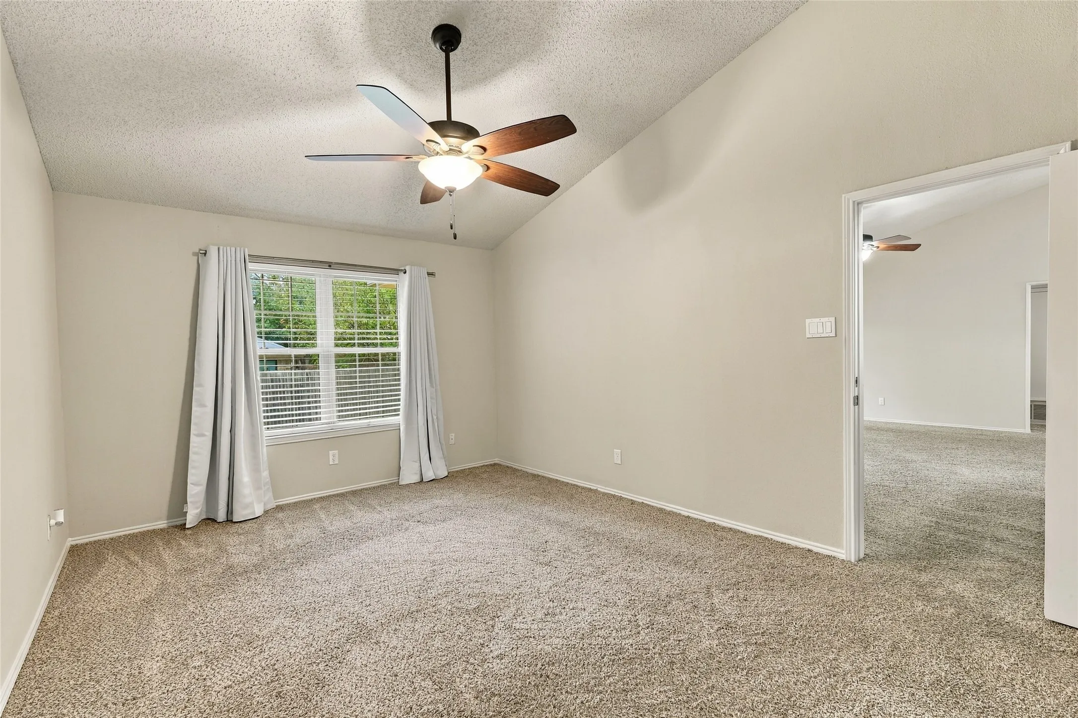 Single Family Residence For Sale in Tarrant County , 8028 Katie Lane, Watauga, Texas 76148, 3 Bedroom, 2 Bathroom, 2 Garage spaces, 1,366 Sqft, built in 1983, mls#21401097, Real Estate Agent in Watauga, Homes For Sale in Tarrant county, Homes For Sale in Watauga, Realtor in Watauga Texas, Real Estate Brokerage Independent Realty Texas, Luminita Cordes Realtor