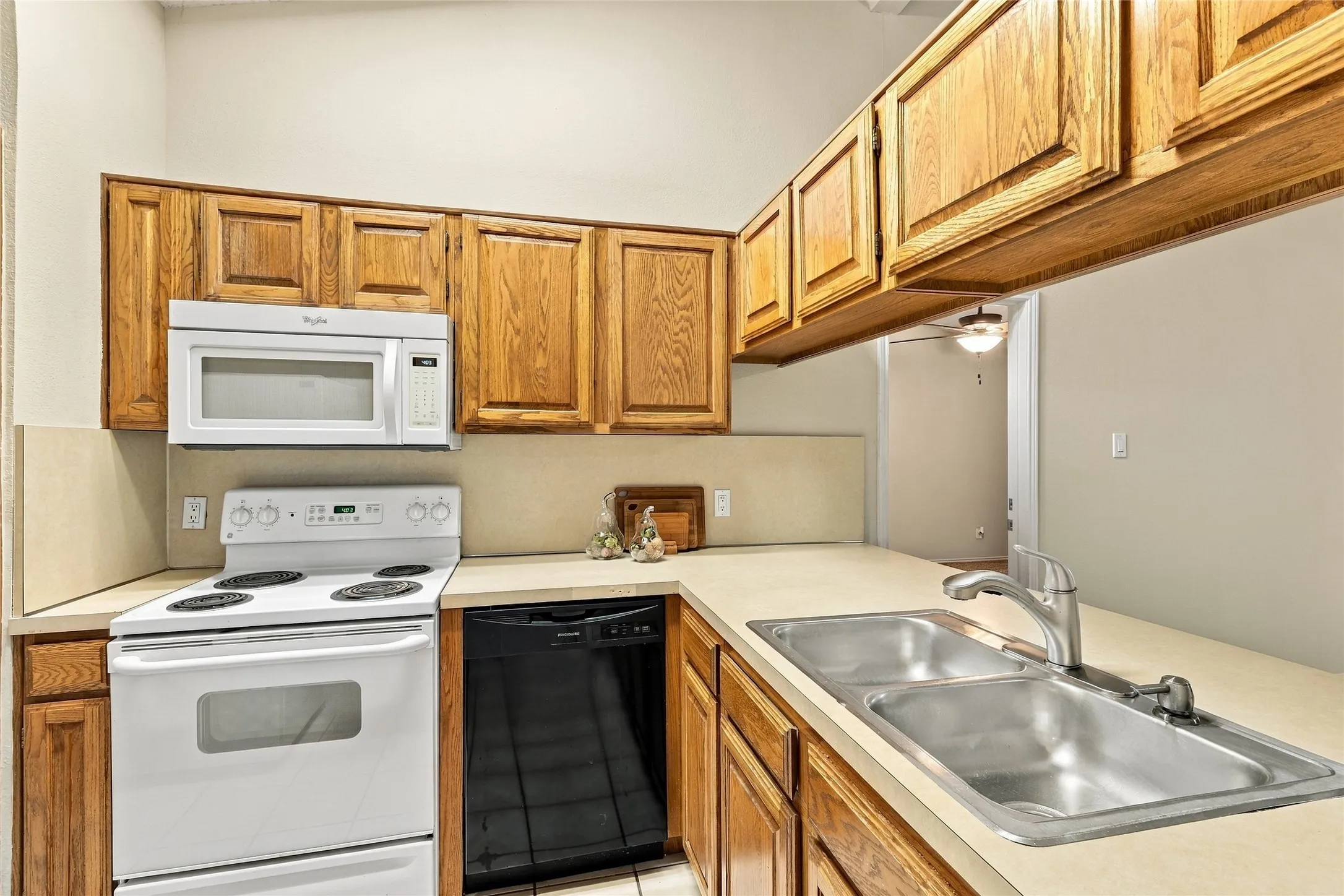 Single Family Residence For Sale in Tarrant County , 8028 Katie Lane, Watauga, Texas 76148, 3 Bedroom, 2 Bathroom, 2 Garage spaces, 1,366 Sqft, built in 1983, mls#21401097, Real Estate Agent in Watauga, Homes For Sale in Tarrant county, Homes For Sale in Watauga, Realtor in Watauga Texas, Real Estate Brokerage Independent Realty Texas, Luminita Cordes Realtor