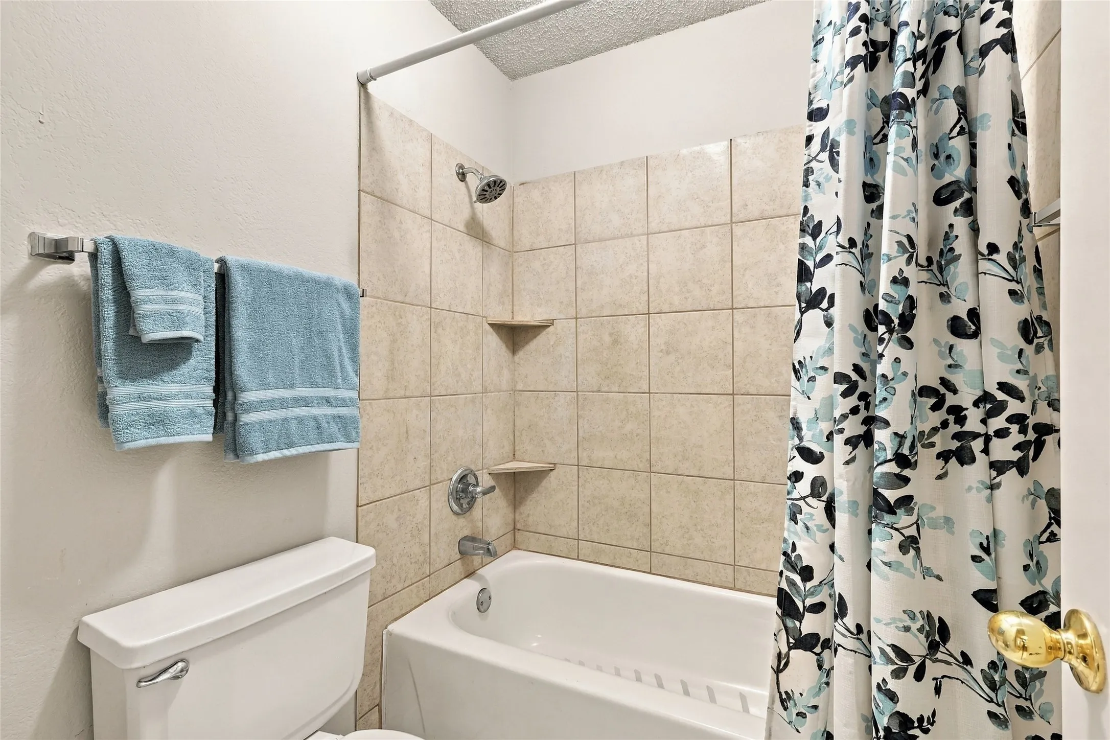 Single Family Residence For Sale in Tarrant County , 8028 Katie Lane, Watauga, Texas 76148, 3 Bedroom, 2 Bathroom, 2 Garage spaces, 1,366 Sqft, built in 1983, mls#21401097, Real Estate Agent in Watauga, Homes For Sale in Tarrant county, Homes For Sale in Watauga, Realtor in Watauga Texas, Real Estate Brokerage Independent Realty Texas, Luminita Cordes Realtor