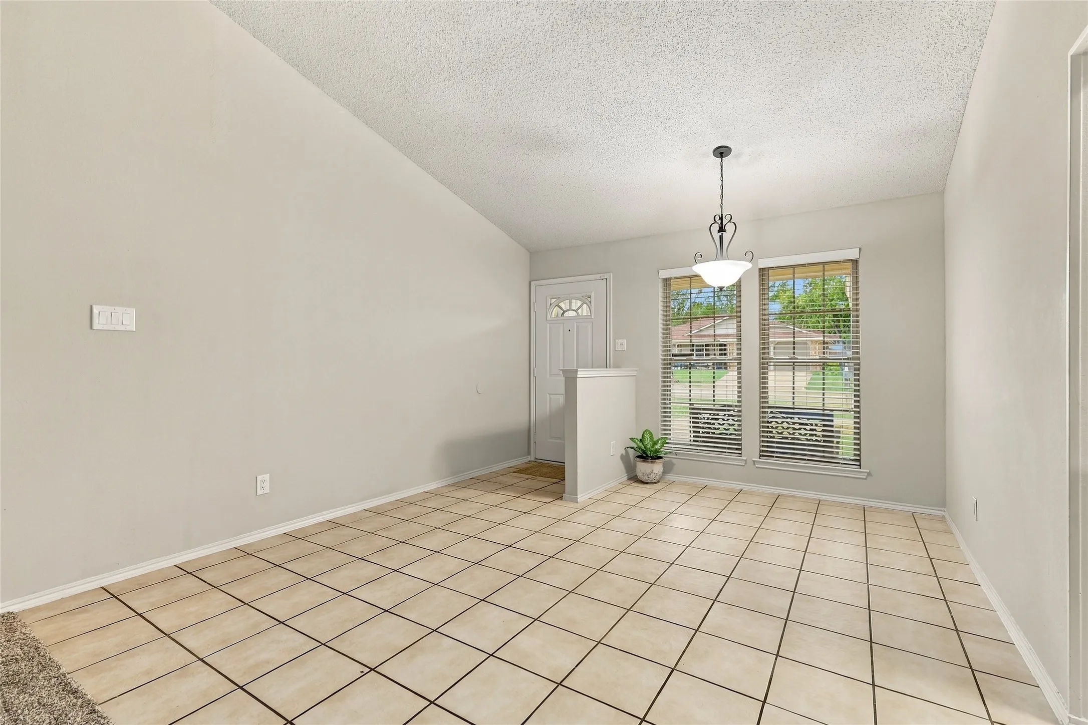 Single Family Residence For Sale in Tarrant County , 8028 Katie Lane, Watauga, Texas 76148, 3 Bedroom, 2 Bathroom, 2 Garage spaces, 1,366 Sqft, built in 1983, mls#21401097, Real Estate Agent in Watauga, Homes For Sale in Tarrant county, Homes For Sale in Watauga, Realtor in Watauga Texas, Real Estate Brokerage Independent Realty Texas, Luminita Cordes Realtor