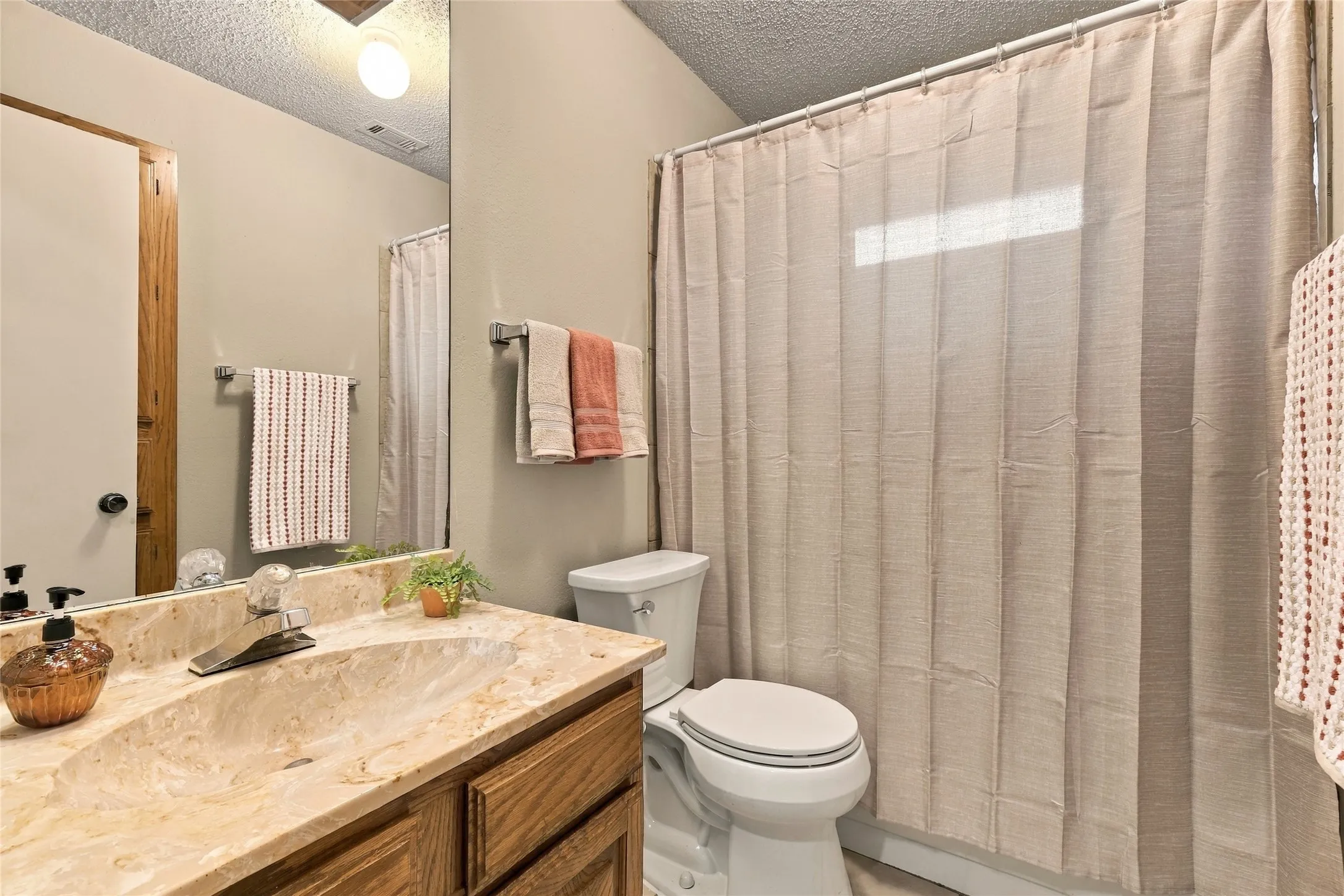 Single Family Residence For Sale in Tarrant County , 8028 Katie Lane, Watauga, Texas 76148, 3 Bedroom, 2 Bathroom, 2 Garage spaces, 1,366 Sqft, built in 1983, mls#21401097, Real Estate Agent in Watauga, Homes For Sale in Tarrant county, Homes For Sale in Watauga, Realtor in Watauga Texas, Real Estate Brokerage Independent Realty Texas, Luminita Cordes Realtor
