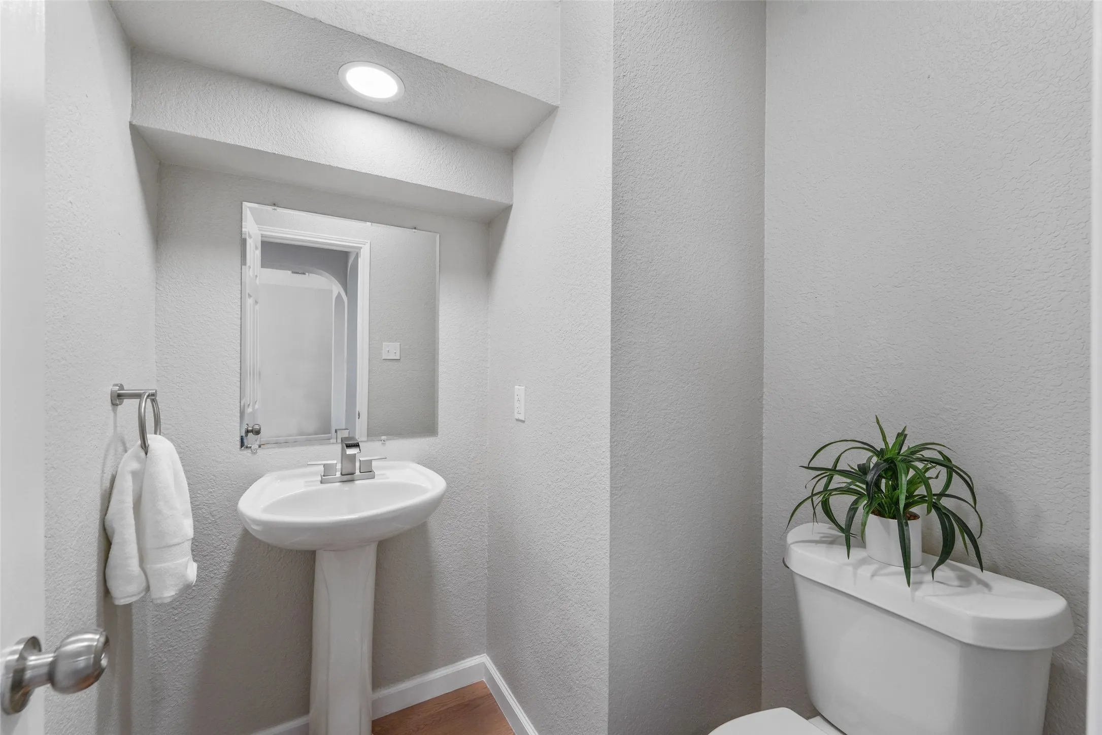 Single Family Residence For Sale in Denton County , 6225 Bear Run Road, The Colony, Texas 75056, 4 Bedroom, 3 Bathroom, 2 Garage spaces, 2,326 Sqft, built in 2002, mls#21396971, Real Estate Agent in The Colony, Homes For Sale in Denton county, Homes For Sale in The Colony, Realtor in The Colony Texas, Real Estate Brokerage Independent Realty Texas, Luminita Cordes Realtor