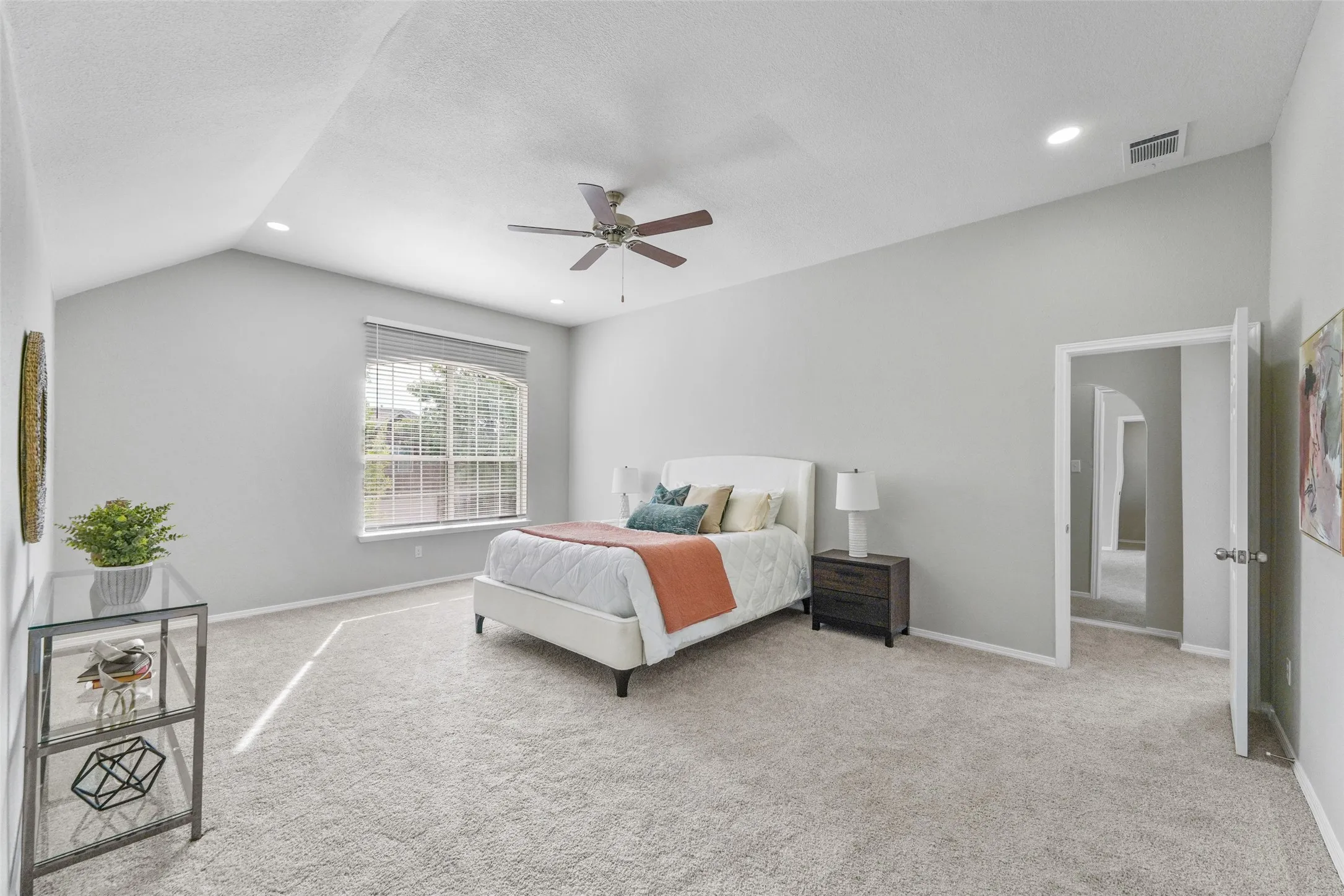 Single Family Residence For Sale in Denton County , 6225 Bear Run Road, The Colony, Texas 75056, 4 Bedroom, 3 Bathroom, 2 Garage spaces, 2,326 Sqft, built in 2002, mls#21396971, Real Estate Agent in The Colony, Homes For Sale in Denton county, Homes For Sale in The Colony, Realtor in The Colony Texas, Real Estate Brokerage Independent Realty Texas, Luminita Cordes Realtor
