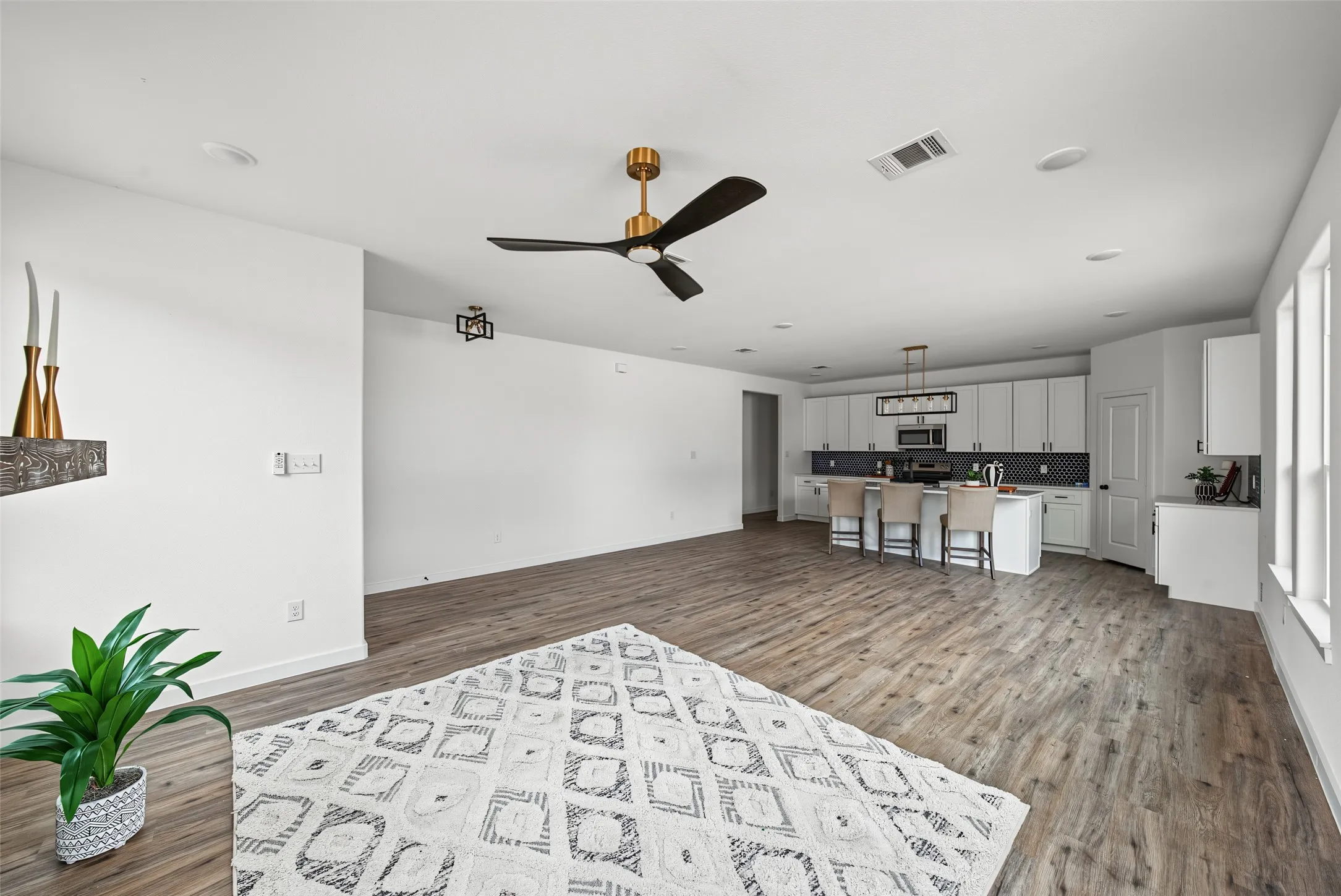 Single Family Residence For Sale in Hood County , 5822 Stonegate Circle, Granbury, Texas 76048, 3 Bedroom, 2 Bathroom, 2 Garage spaces, 1,500 Sqft, built in 2026, mls#21391210, Real Estate Agent in Granbury, Homes For Sale in Hood county, Homes For Sale in Granbury, Realtor in Granbury Texas, Real Estate Brokerage Independent Realty Texas, Luminita Cordes Realtor