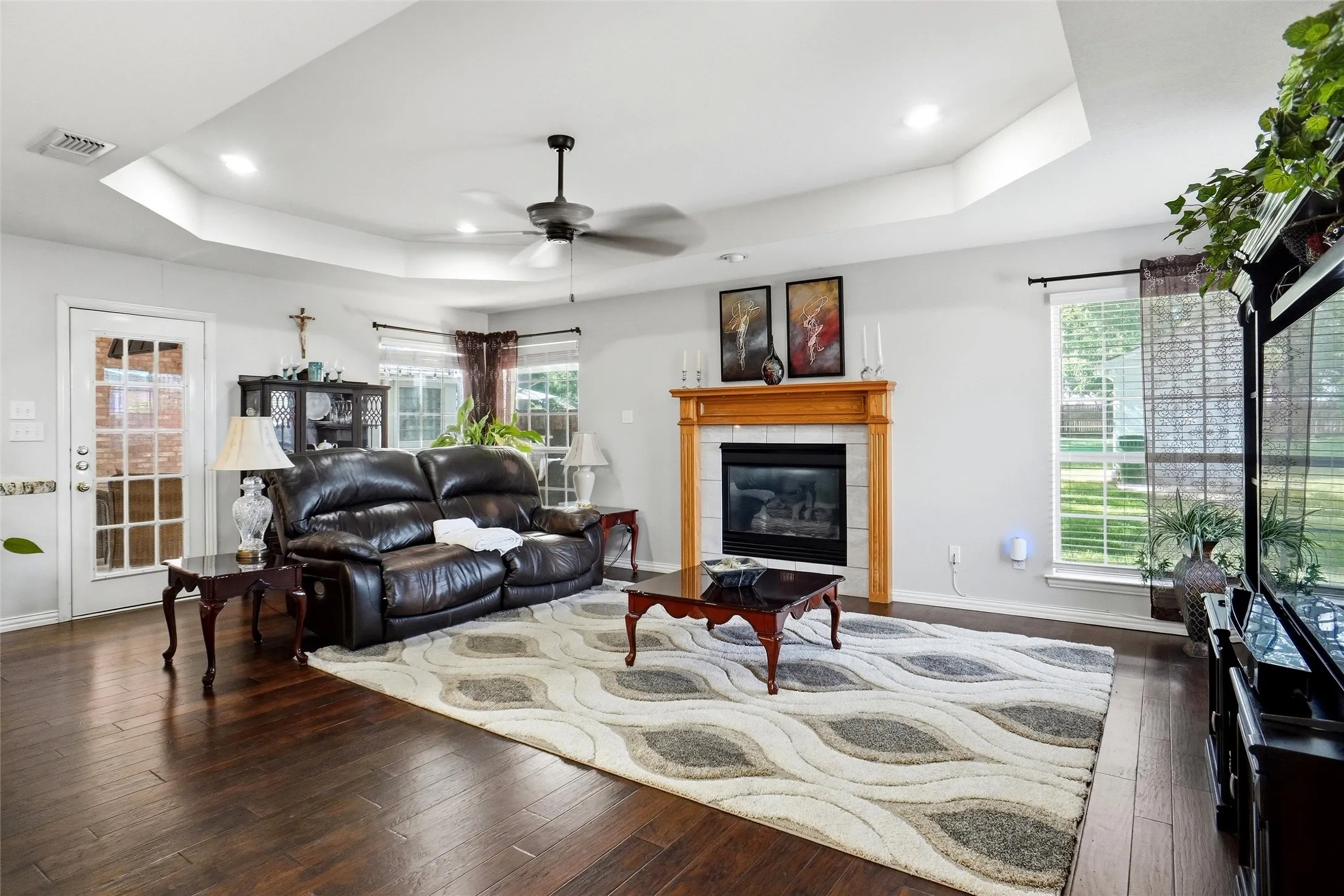 Single Family Residence For Sale in Tarrant County , 1703 Chretien Point Drive, Mansfield, Texas 76063, 4 Bedroom, 3 Bathroom, 3 Garage spaces, 2,513 Sqft, built in 1995, mls#21395553, Real Estate Agent in Mansfield, Homes For Sale in Tarrant county, Homes For Sale in Mansfield, Realtor in Mansfield Texas, Real Estate Brokerage Independent Realty Texas, Luminita Cordes Realtor