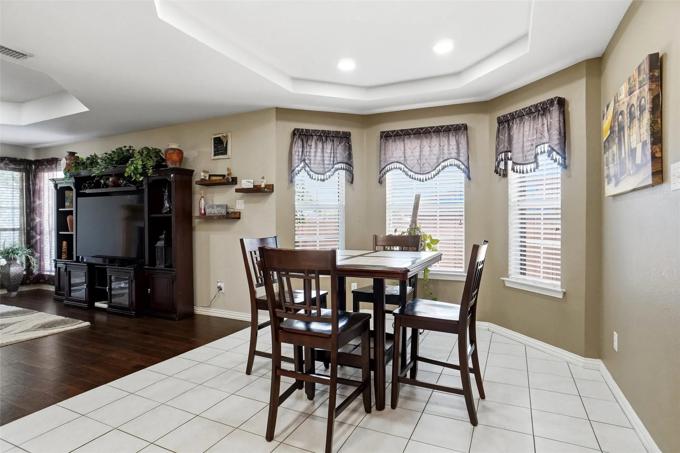 Single Family Residence For Sale in Tarrant County , 1703 Chretien Point Drive, Mansfield, Texas 76063, 4 Bedroom, 3 Bathroom, 3 Garage spaces, 2,513 Sqft, built in 1995, mls#21395553, Real Estate Agent in Mansfield, Homes For Sale in Tarrant county, Homes For Sale in Mansfield, Realtor in Mansfield Texas, Real Estate Brokerage Independent Realty Texas, Luminita Cordes Realtor