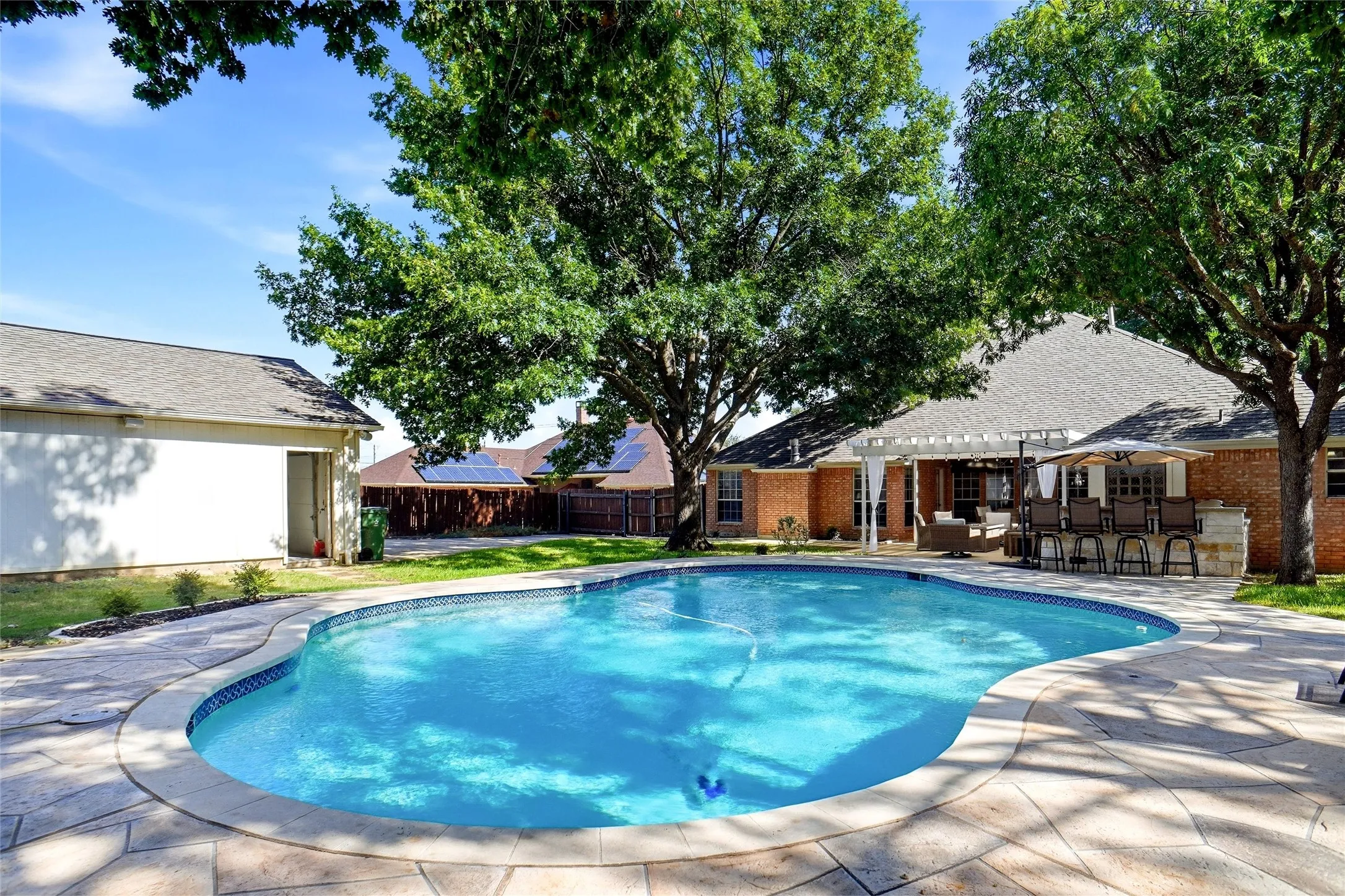 Single Family Residence For Sale in Tarrant County , 1703 Chretien Point Drive, Mansfield, Texas 76063, 4 Bedroom, 3 Bathroom, 3 Garage spaces, 2,513 Sqft, built in 1995, mls#21395553, Real Estate Agent in Mansfield, Homes For Sale in Tarrant county, Homes For Sale in Mansfield, Realtor in Mansfield Texas, Real Estate Brokerage Independent Realty Texas, Luminita Cordes Realtor