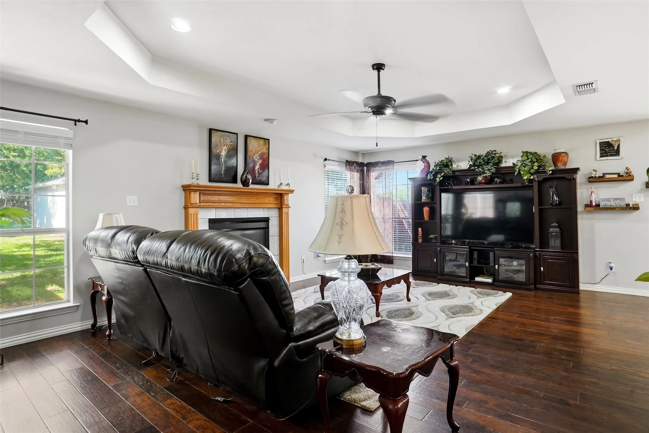 Single Family Residence For Sale in Tarrant County , 1703 Chretien Point Drive, Mansfield, Texas 76063, 4 Bedroom, 3 Bathroom, 3 Garage spaces, 2,513 Sqft, built in 1995, mls#21395553, Real Estate Agent in Mansfield, Homes For Sale in Tarrant county, Homes For Sale in Mansfield, Realtor in Mansfield Texas, Real Estate Brokerage Independent Realty Texas, Luminita Cordes Realtor