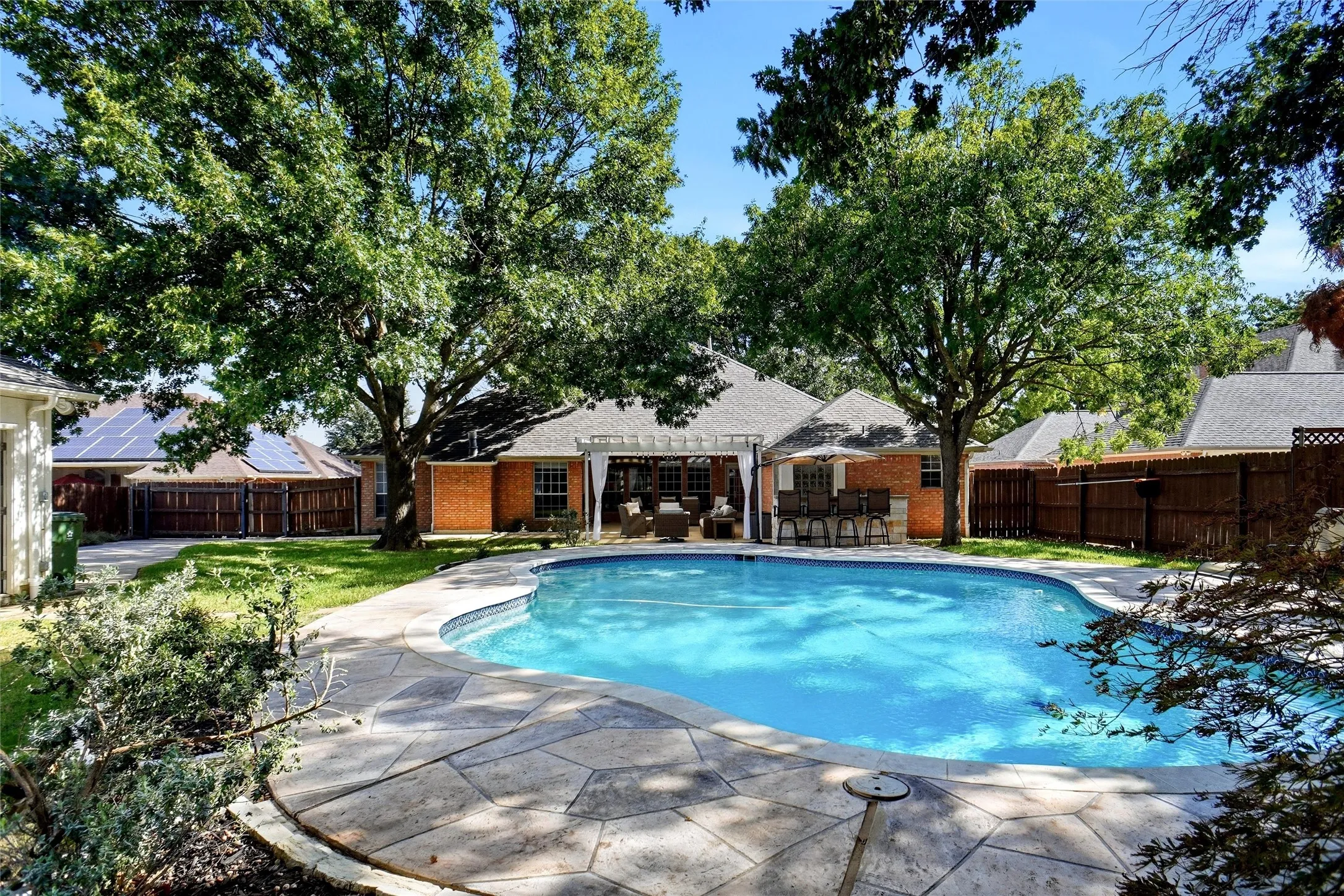 Single Family Residence For Sale in Tarrant County , 1703 Chretien Point Drive, Mansfield, Texas 76063, 4 Bedroom, 3 Bathroom, 3 Garage spaces, 2,513 Sqft, built in 1995, mls#21395553, Real Estate Agent in Mansfield, Homes For Sale in Tarrant county, Homes For Sale in Mansfield, Realtor in Mansfield Texas, Real Estate Brokerage Independent Realty Texas, Luminita Cordes Realtor