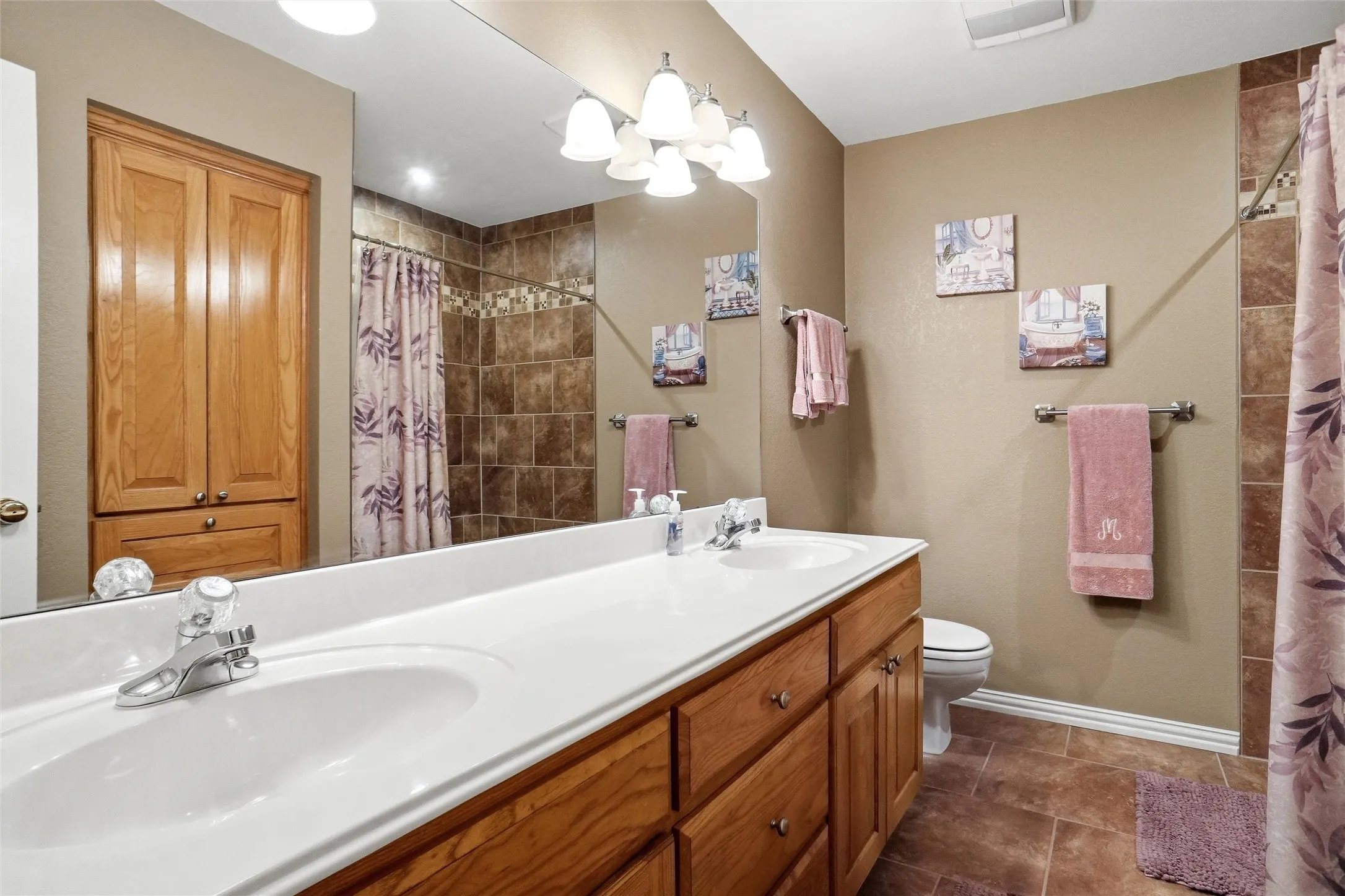 Single Family Residence For Sale in Tarrant County , 1703 Chretien Point Drive, Mansfield, Texas 76063, 4 Bedroom, 3 Bathroom, 3 Garage spaces, 2,513 Sqft, built in 1995, mls#21395553, Real Estate Agent in Mansfield, Homes For Sale in Tarrant county, Homes For Sale in Mansfield, Realtor in Mansfield Texas, Real Estate Brokerage Independent Realty Texas, Luminita Cordes Realtor