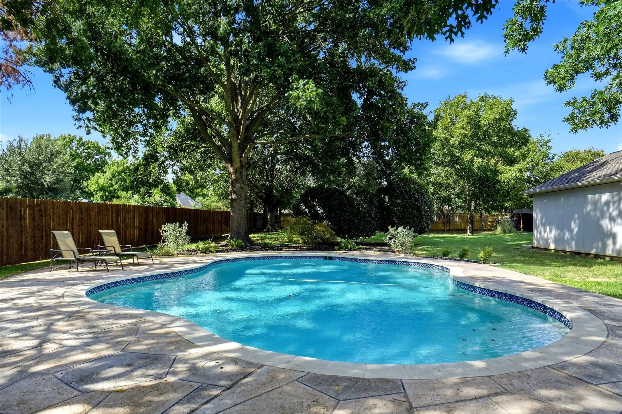 Single Family Residence For Sale in Tarrant County , 1703 Chretien Point Drive, Mansfield, Texas 76063, 4 Bedroom, 3 Bathroom, 3 Garage spaces, 2,513 Sqft, built in 1995, mls#21395553, Real Estate Agent in Mansfield, Homes For Sale in Tarrant county, Homes For Sale in Mansfield, Realtor in Mansfield Texas, Real Estate Brokerage Independent Realty Texas, Luminita Cordes Realtor