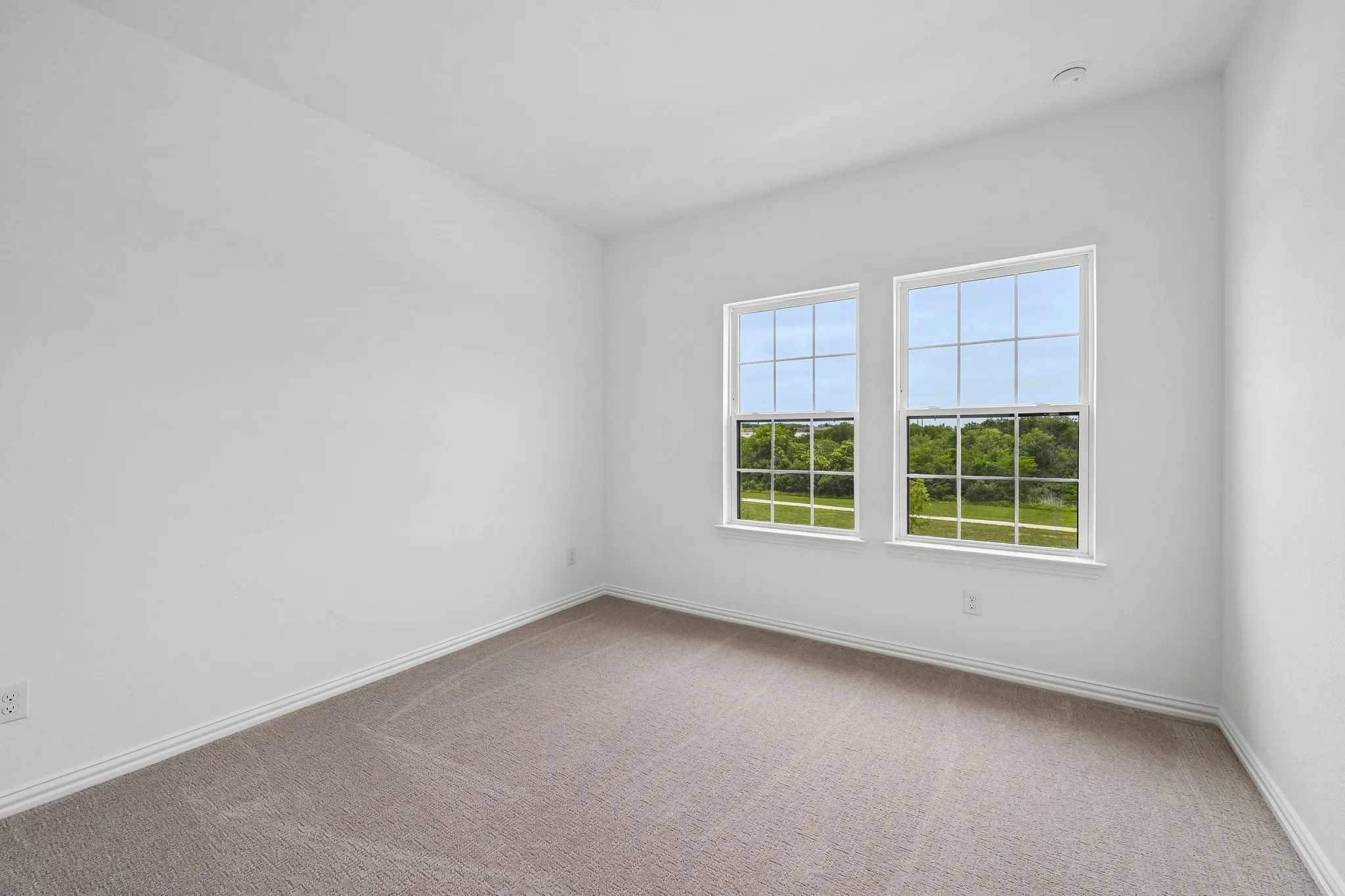 Guests will enjoy this nicely sized secondary bedroom.