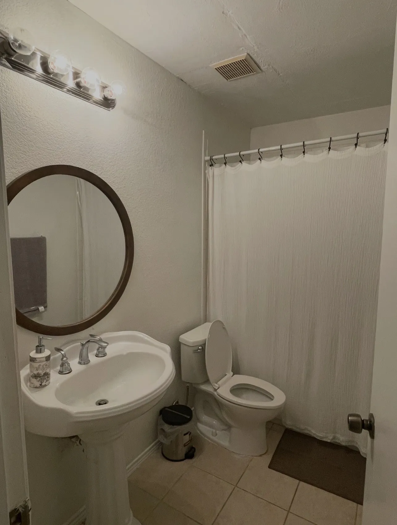 Single Family Residence For Rent in Dallas County , 1109 Hemlock Drive, De Soto, Texas 75115, 3 Bedroom, 2 Bathroom, 2 Garage spaces, 1,427 Sqft, built in 1984, mls#21401244, Real Estate Agent in De Soto, Homes For Rent in Dallas county, Homes For Rent in De Soto, Realtor in De Soto Texas, Real Estate Brokerage Independent Realty Texas, Luminita Cordes Realtor