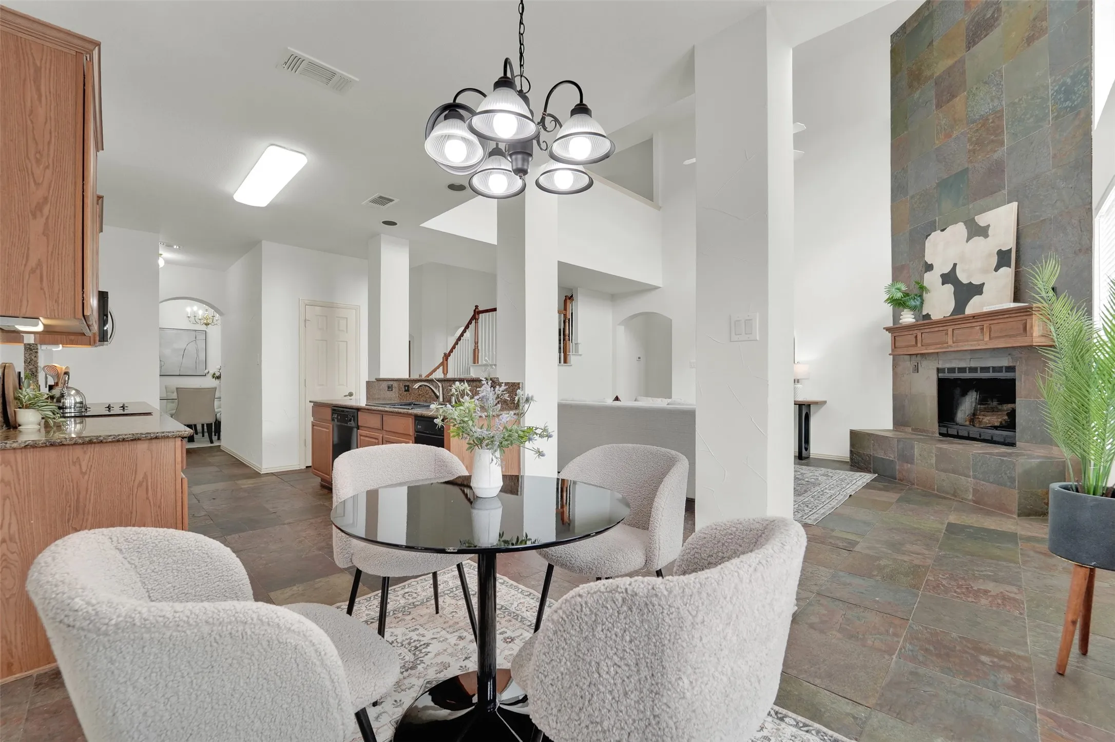 Single Family Residence For Sale in Collin County , 3612 Trinity View Drive, Mc Kinney, Texas 75071, 4 Bedroom, 4 Bathroom, 2 Garage spaces, 3,131 Sqft, built in 2004, mls#21399497, Real Estate Agent in Mc Kinney, Homes For Sale in Collin county, Homes For Sale in Mc Kinney, Realtor in Mc Kinney Texas, Real Estate Brokerage Independent Realty Texas, Luminita Cordes Realtor