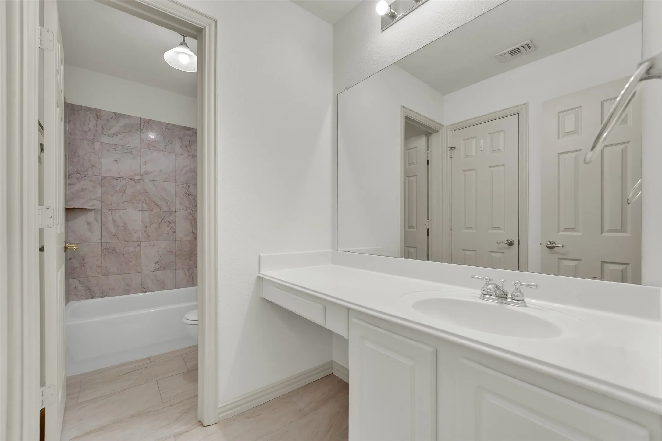 Single Family Residence For Sale in Collin County , 3612 Trinity View Drive, Mc Kinney, Texas 75071, 4 Bedroom, 4 Bathroom, 2 Garage spaces, 3,131 Sqft, built in 2004, mls#21399497, Real Estate Agent in Mc Kinney, Homes For Sale in Collin county, Homes For Sale in Mc Kinney, Realtor in Mc Kinney Texas, Real Estate Brokerage Independent Realty Texas, Luminita Cordes Realtor