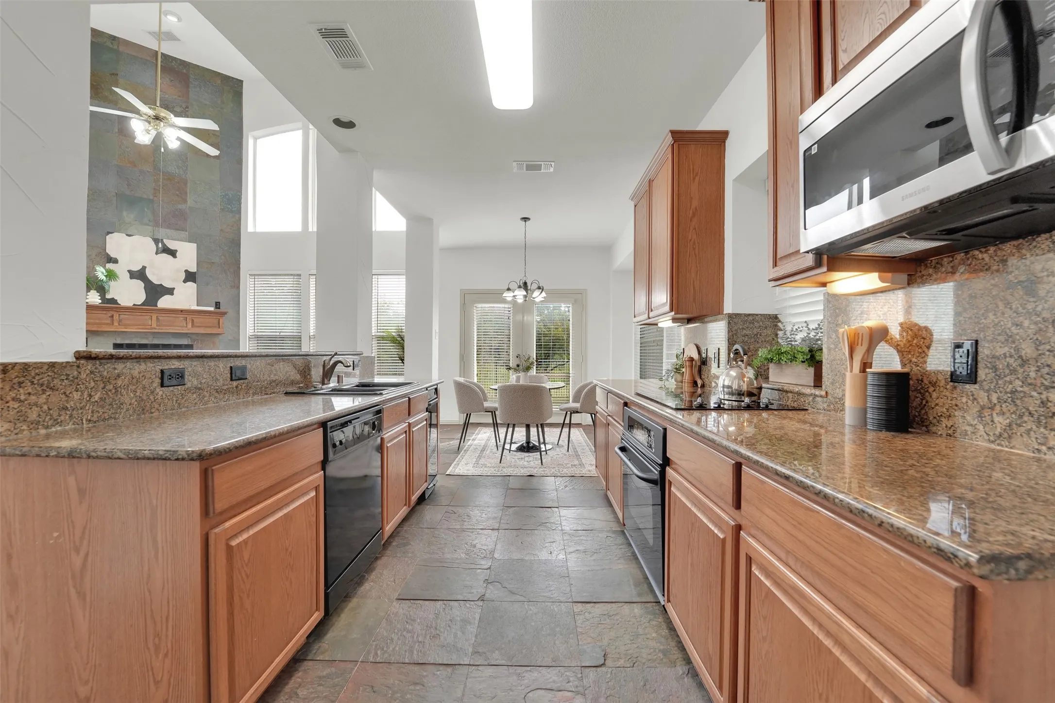Single Family Residence For Sale in Collin County , 3612 Trinity View Drive, Mc Kinney, Texas 75071, 4 Bedroom, 4 Bathroom, 2 Garage spaces, 3,131 Sqft, built in 2004, mls#21399497, Real Estate Agent in Mc Kinney, Homes For Sale in Collin county, Homes For Sale in Mc Kinney, Realtor in Mc Kinney Texas, Real Estate Brokerage Independent Realty Texas, Luminita Cordes Realtor