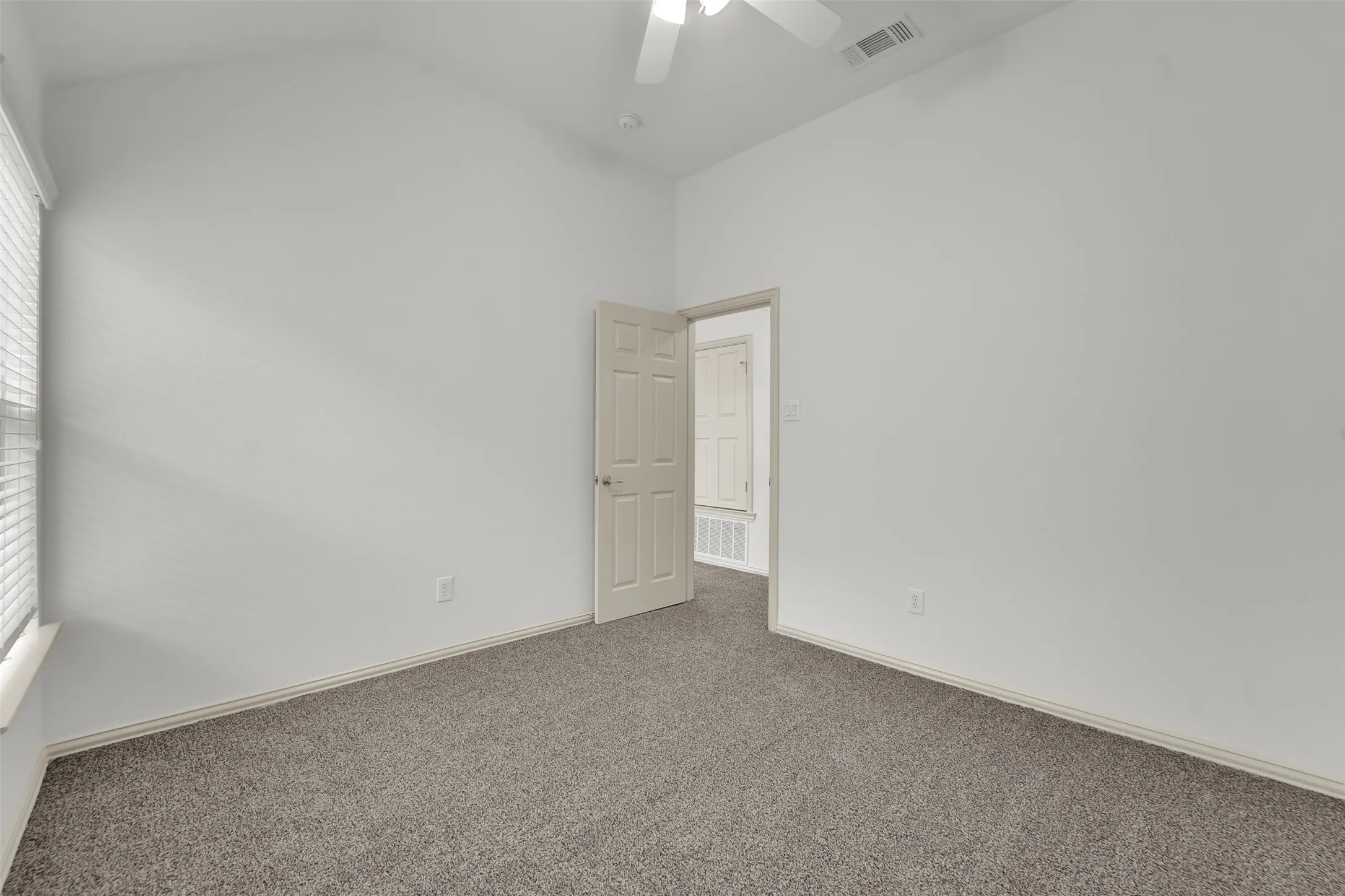 Single Family Residence For Sale in Collin County , 3612 Trinity View Drive, Mc Kinney, Texas 75071, 4 Bedroom, 4 Bathroom, 2 Garage spaces, 3,131 Sqft, built in 2004, mls#21399497, Real Estate Agent in Mc Kinney, Homes For Sale in Collin county, Homes For Sale in Mc Kinney, Realtor in Mc Kinney Texas, Real Estate Brokerage Independent Realty Texas, Luminita Cordes Realtor