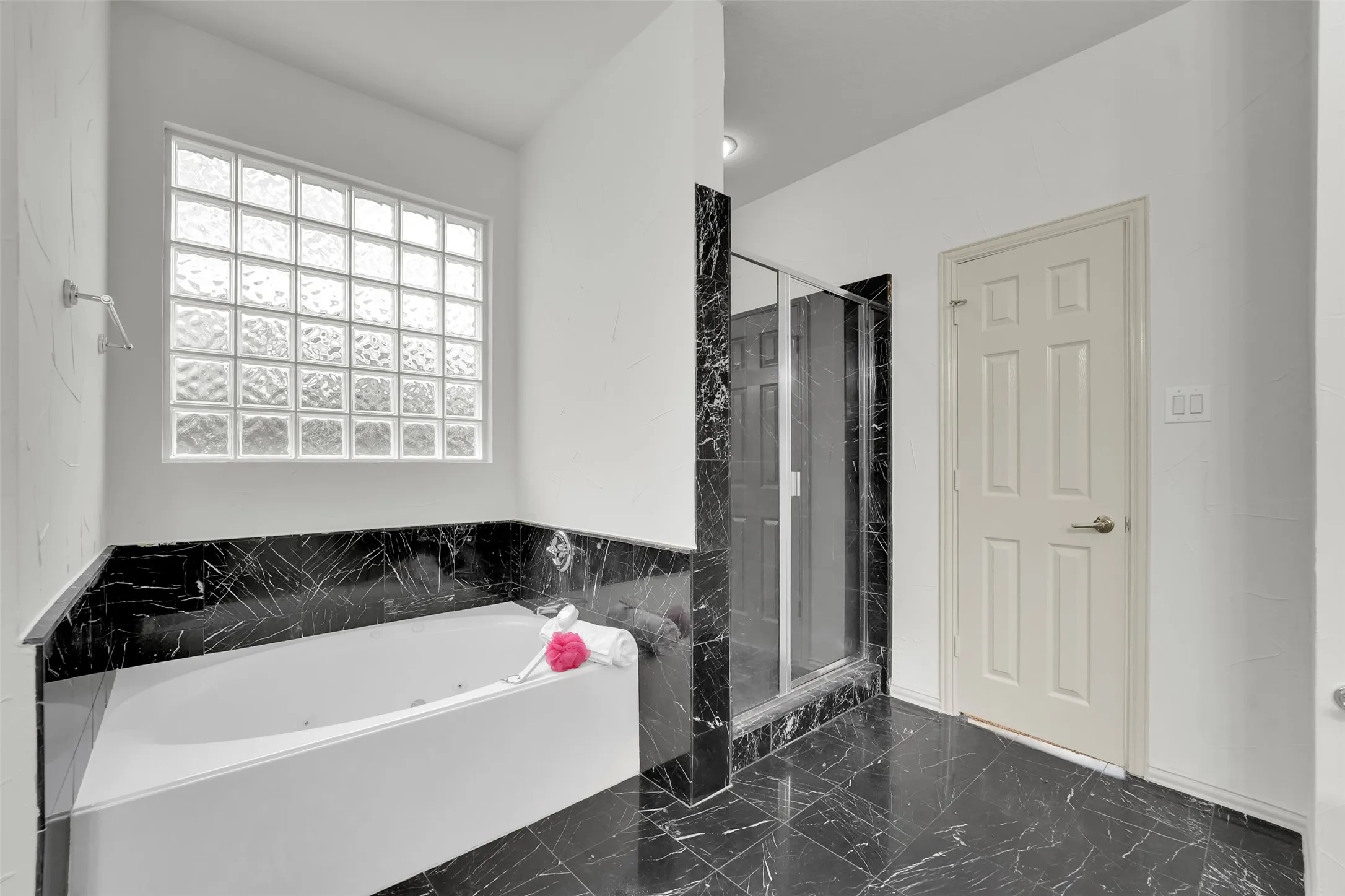 Single Family Residence For Sale in Collin County , 3612 Trinity View Drive, Mc Kinney, Texas 75071, 4 Bedroom, 4 Bathroom, 2 Garage spaces, 3,131 Sqft, built in 2004, mls#21399497, Real Estate Agent in Mc Kinney, Homes For Sale in Collin county, Homes For Sale in Mc Kinney, Realtor in Mc Kinney Texas, Real Estate Brokerage Independent Realty Texas, Luminita Cordes Realtor