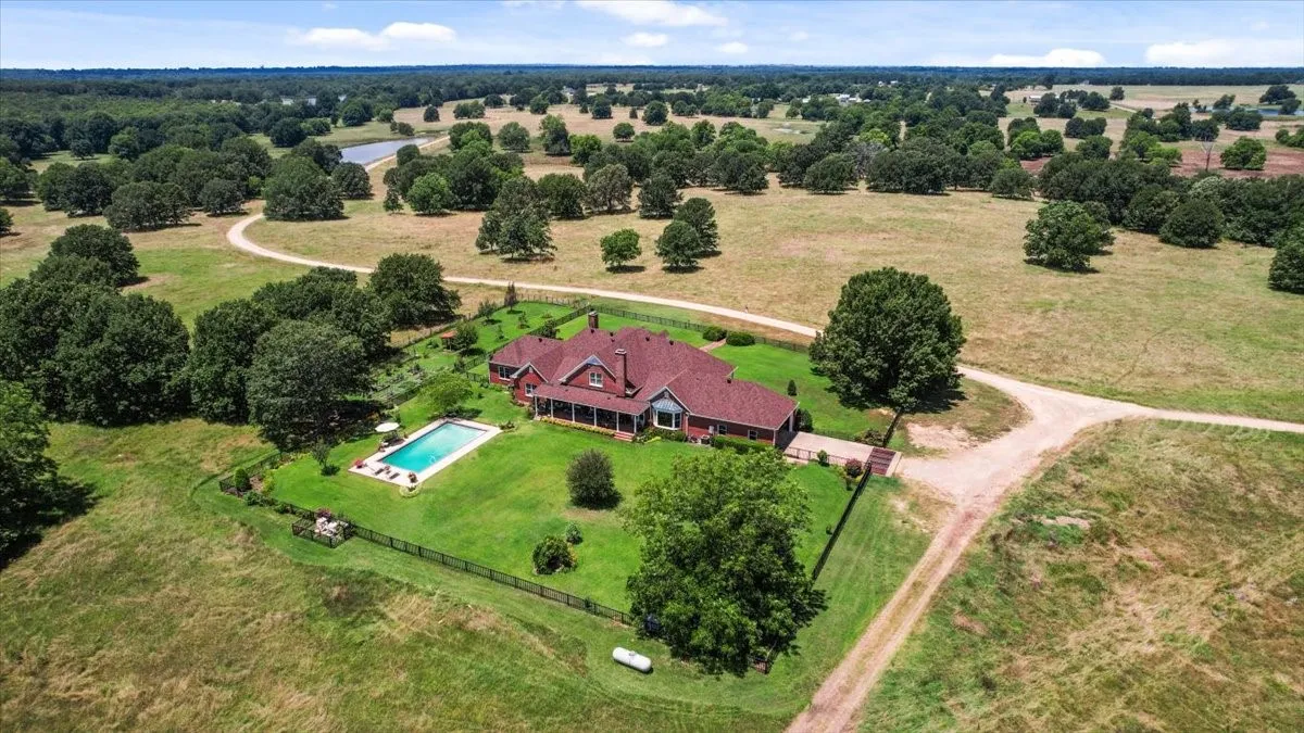 Farm For Sale in Lamar County , 502 County Road 42520, Paris, Texas 75462, 5 Bedroom, 4 Bathroom, 2 Garage spaces, 4,834 Sqft, built in 1988, mls#21400949, Real Estate Agent in Paris, Homes For Sale in Lamar county, Homes For Sale in Paris, Realtor in Paris Texas, Real Estate Brokerage Independent Realty Texas, Luminita Cordes Realtor