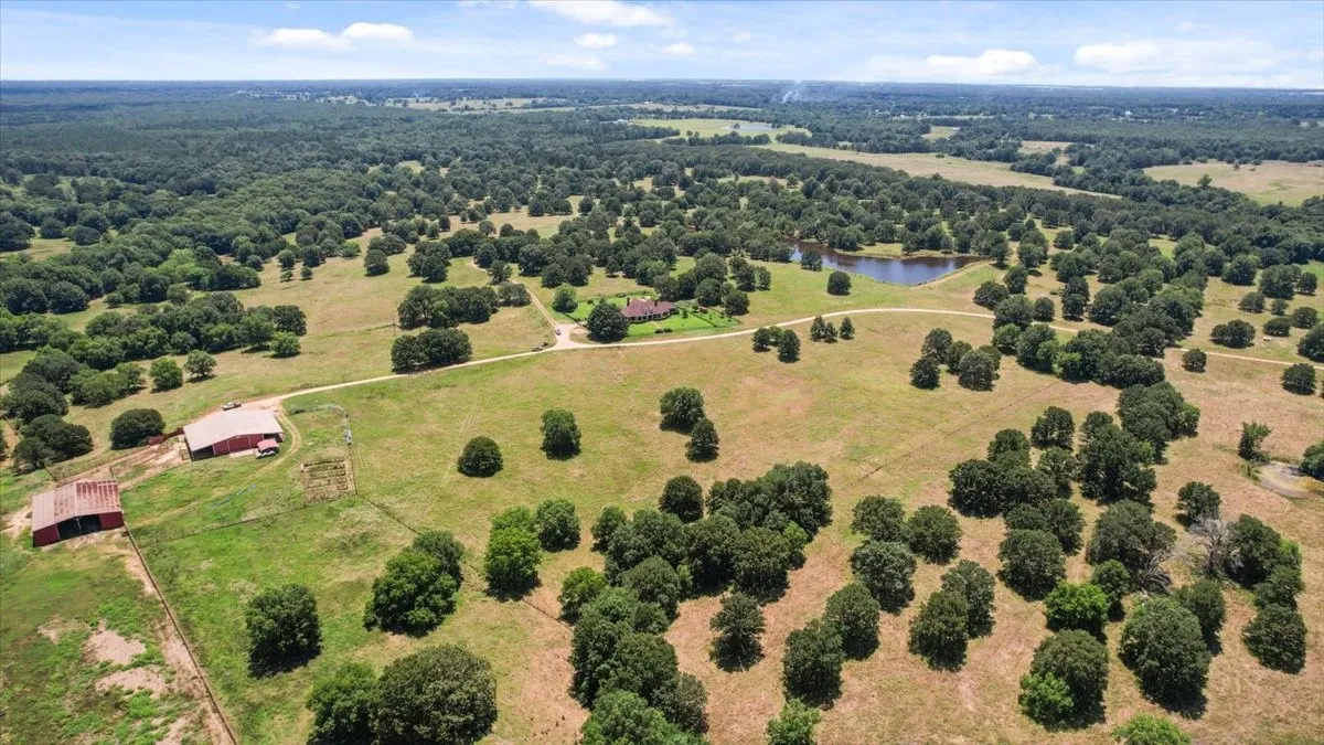 Farm For Sale in Lamar County , 502 County Road 42520, Paris, Texas 75462, 5 Bedroom, 4 Bathroom, 2 Garage spaces, 4,834 Sqft, built in 1988, mls#21400949, Real Estate Agent in Paris, Homes For Sale in Lamar county, Homes For Sale in Paris, Realtor in Paris Texas, Real Estate Brokerage Independent Realty Texas, Luminita Cordes Realtor