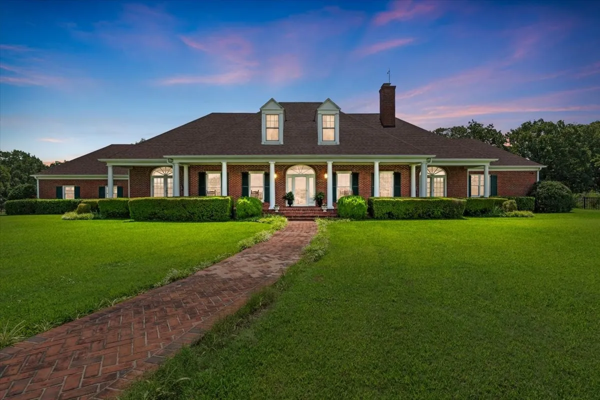 Farm For Sale in Lamar County , 502 County Road 42520, Paris, Texas 75462, 5 Bedroom, 4 Bathroom, 2 Garage spaces, 4,834 Sqft, built in 1988, mls#21400949, Real Estate Agent in Paris, Homes For Sale in Lamar county, Homes For Sale in Paris, Realtor in Paris Texas, Real Estate Brokerage Independent Realty Texas, Luminita Cordes Realtor