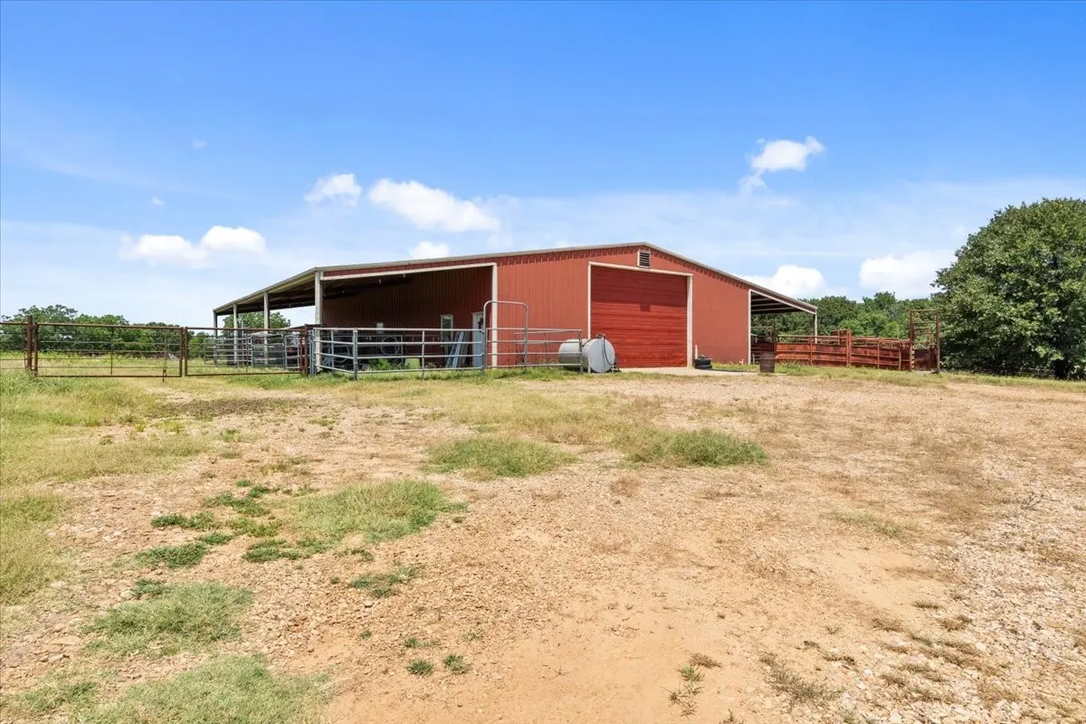 Farm For Sale in Lamar County , 502 County Road 42520, Paris, Texas 75462, 5 Bedroom, 4 Bathroom, 2 Garage spaces, 4,834 Sqft, built in 1988, mls#21400949, Real Estate Agent in Paris, Homes For Sale in Lamar county, Homes For Sale in Paris, Realtor in Paris Texas, Real Estate Brokerage Independent Realty Texas, Luminita Cordes Realtor
