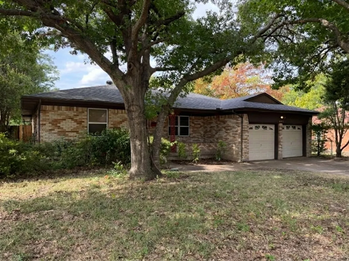 Single Family Residence For Sale in Dallas County , 814 Sequoia Drive, Lancaster, Texas 75146, 3 Bedroom, 2 Bathroom, 2 Garage spaces, 2,441 Sqft, built in 1963, mls#21362053, Real Estate Agent in Lancaster, Homes For Sale in Dallas county, Homes For Sale in Lancaster, Realtor in Lancaster Texas, Real Estate Brokerage Independent Realty Texas, Luminita Cordes Realtor