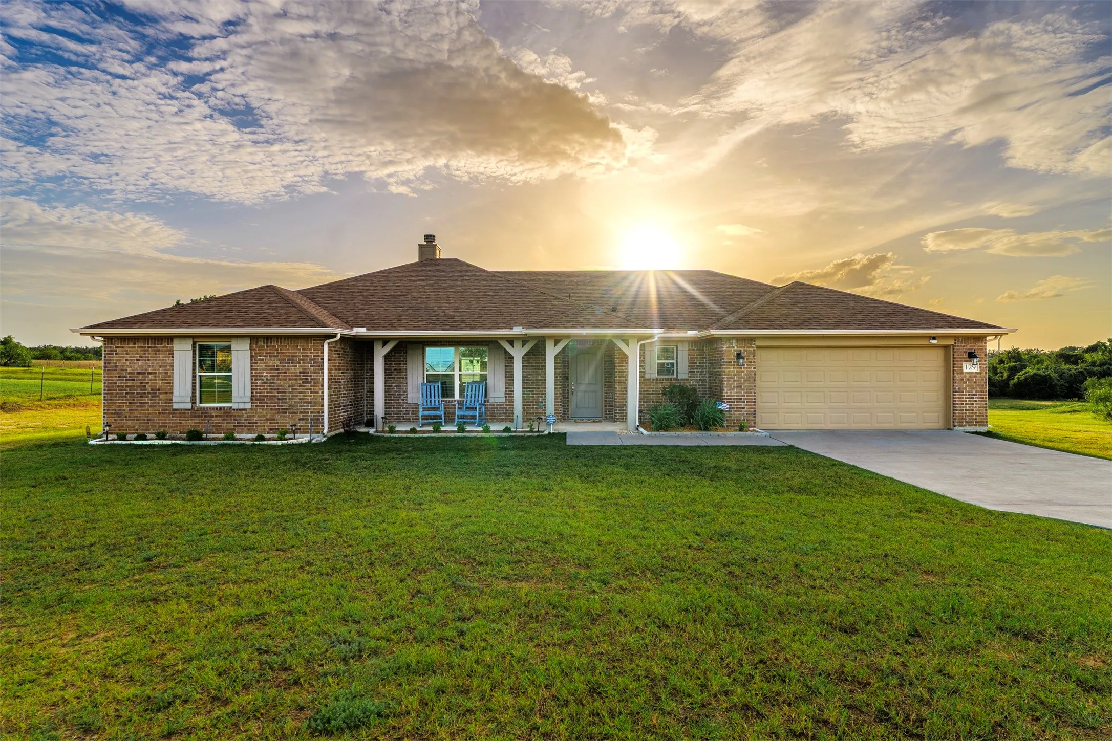 Single Family Residence For Sale in Parker County , 129 Springwood Ranch Loop, Springtown, Texas 76082, 3 Bedroom, 2 Bathroom, 2 Garage spaces, 2,104 Sqft, built in 2019, mls#21401200, Real Estate Agent in Springtown, Homes For Sale in Parker county, Homes For Sale in Springtown, Realtor in Springtown Texas, Real Estate Brokerage Independent Realty Texas, Luminita Cordes Realtor