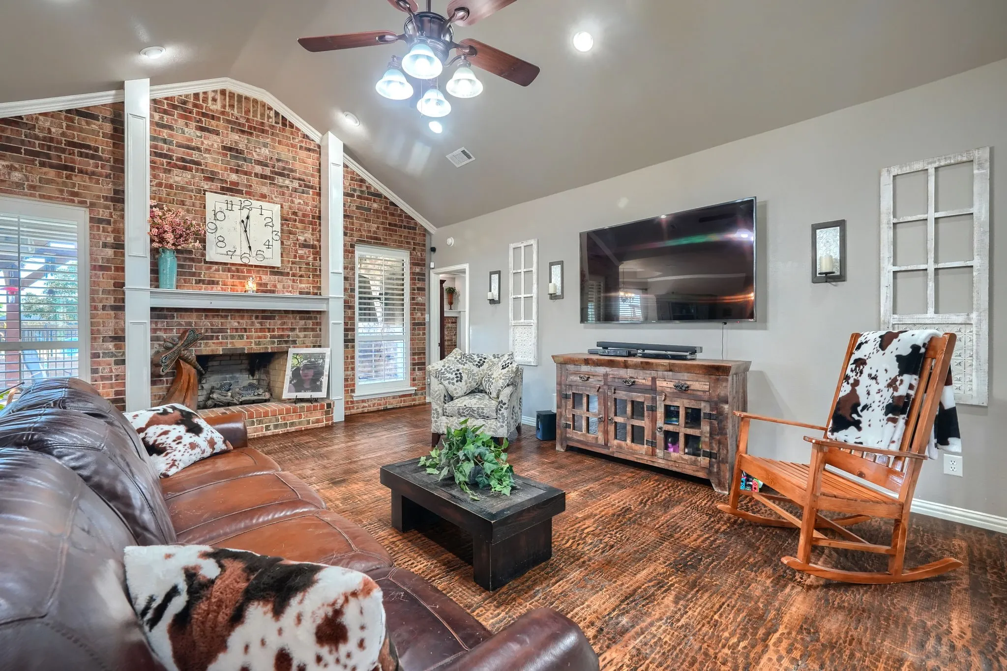 Single Family Residence For Sale in Kaufman County , 18066 Langford Lane, Talty, Texas 75126, 5 Bedroom, 4 Bathroom, 3 Garage spaces, 3,817 Sqft, built in 2005, mls#21401249, Real Estate Agent in Talty, Homes For Sale in Kaufman county, Homes For Sale in Talty, Realtor in Talty Texas, Real Estate Brokerage Independent Realty Texas, Luminita Cordes Realtor
