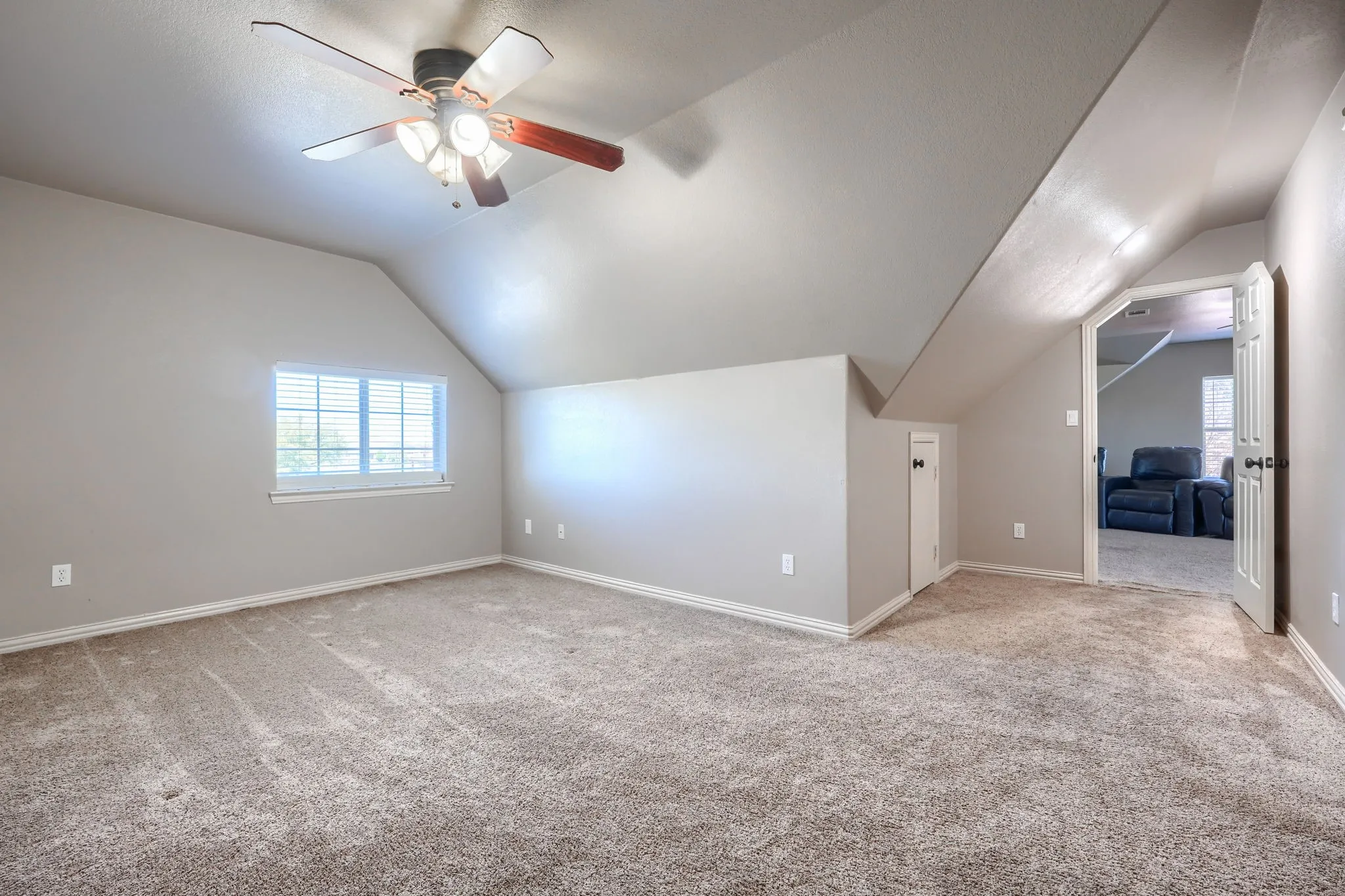 Single Family Residence For Sale in Kaufman County , 18066 Langford Lane, Talty, Texas 75126, 5 Bedroom, 4 Bathroom, 3 Garage spaces, 3,817 Sqft, built in 2005, mls#21401249, Real Estate Agent in Talty, Homes For Sale in Kaufman county, Homes For Sale in Talty, Realtor in Talty Texas, Real Estate Brokerage Independent Realty Texas, Luminita Cordes Realtor
