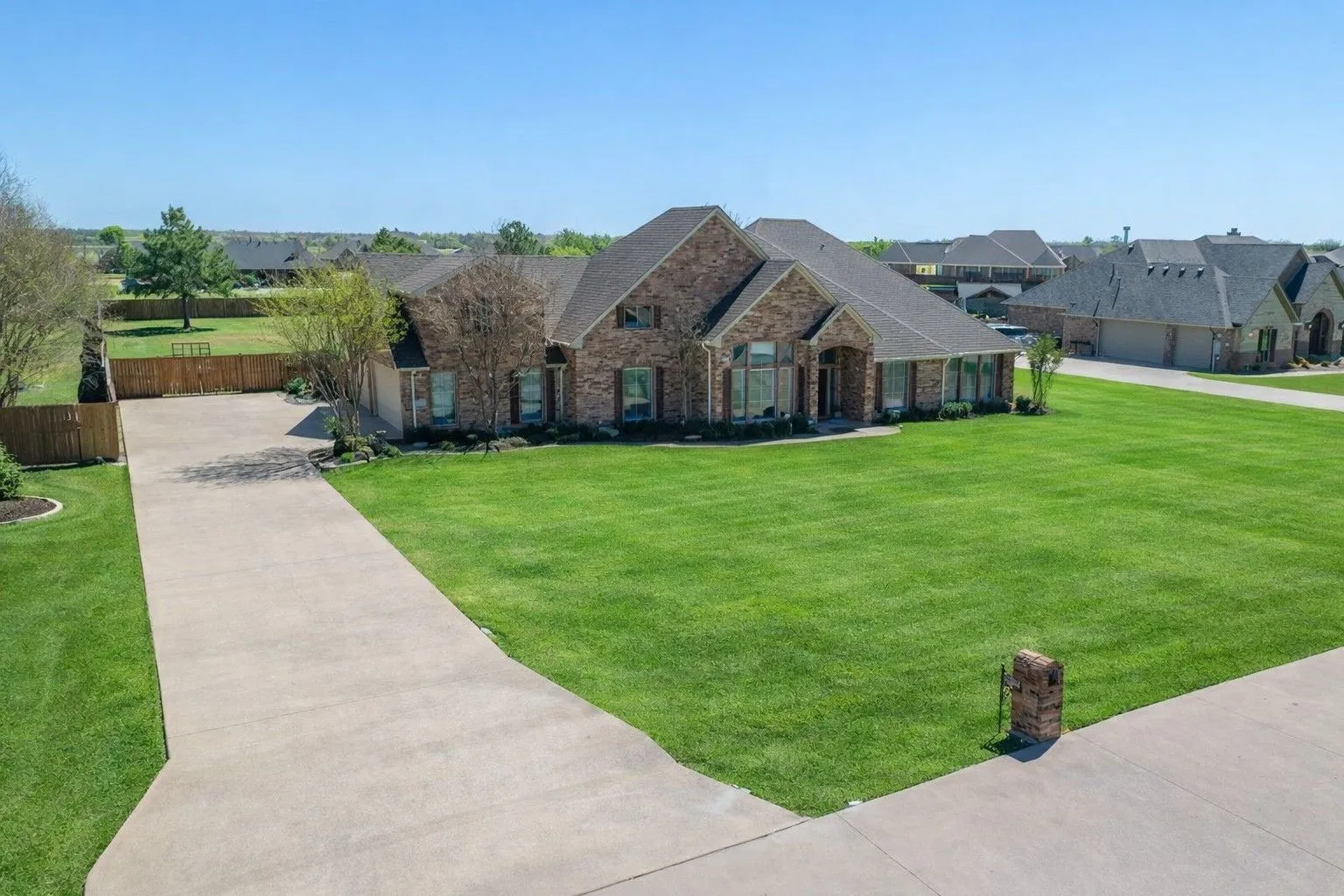 Single Family Residence For Sale in Kaufman County , 18066 Langford Lane, Talty, Texas 75126, 5 Bedroom, 4 Bathroom, 3 Garage spaces, 3,817 Sqft, built in 2005, mls#21401249, Real Estate Agent in Talty, Homes For Sale in Kaufman county, Homes For Sale in Talty, Realtor in Talty Texas, Real Estate Brokerage Independent Realty Texas, Luminita Cordes Realtor