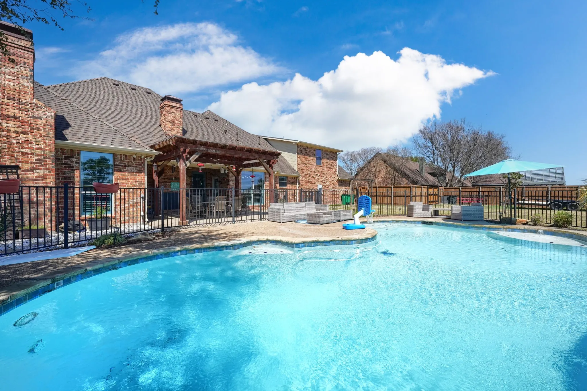 Single Family Residence For Sale in Kaufman County , 18066 Langford Lane, Talty, Texas 75126, 5 Bedroom, 4 Bathroom, 3 Garage spaces, 3,817 Sqft, built in 2005, mls#21401249, Real Estate Agent in Talty, Homes For Sale in Kaufman county, Homes For Sale in Talty, Realtor in Talty Texas, Real Estate Brokerage Independent Realty Texas, Luminita Cordes Realtor