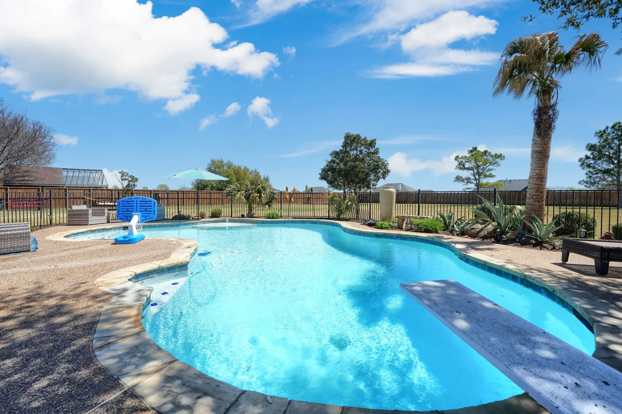 Single Family Residence For Sale in Kaufman County , 18066 Langford Lane, Talty, Texas 75126, 5 Bedroom, 4 Bathroom, 3 Garage spaces, 3,817 Sqft, built in 2005, mls#21401249, Real Estate Agent in Talty, Homes For Sale in Kaufman county, Homes For Sale in Talty, Realtor in Talty Texas, Real Estate Brokerage Independent Realty Texas, Luminita Cordes Realtor
