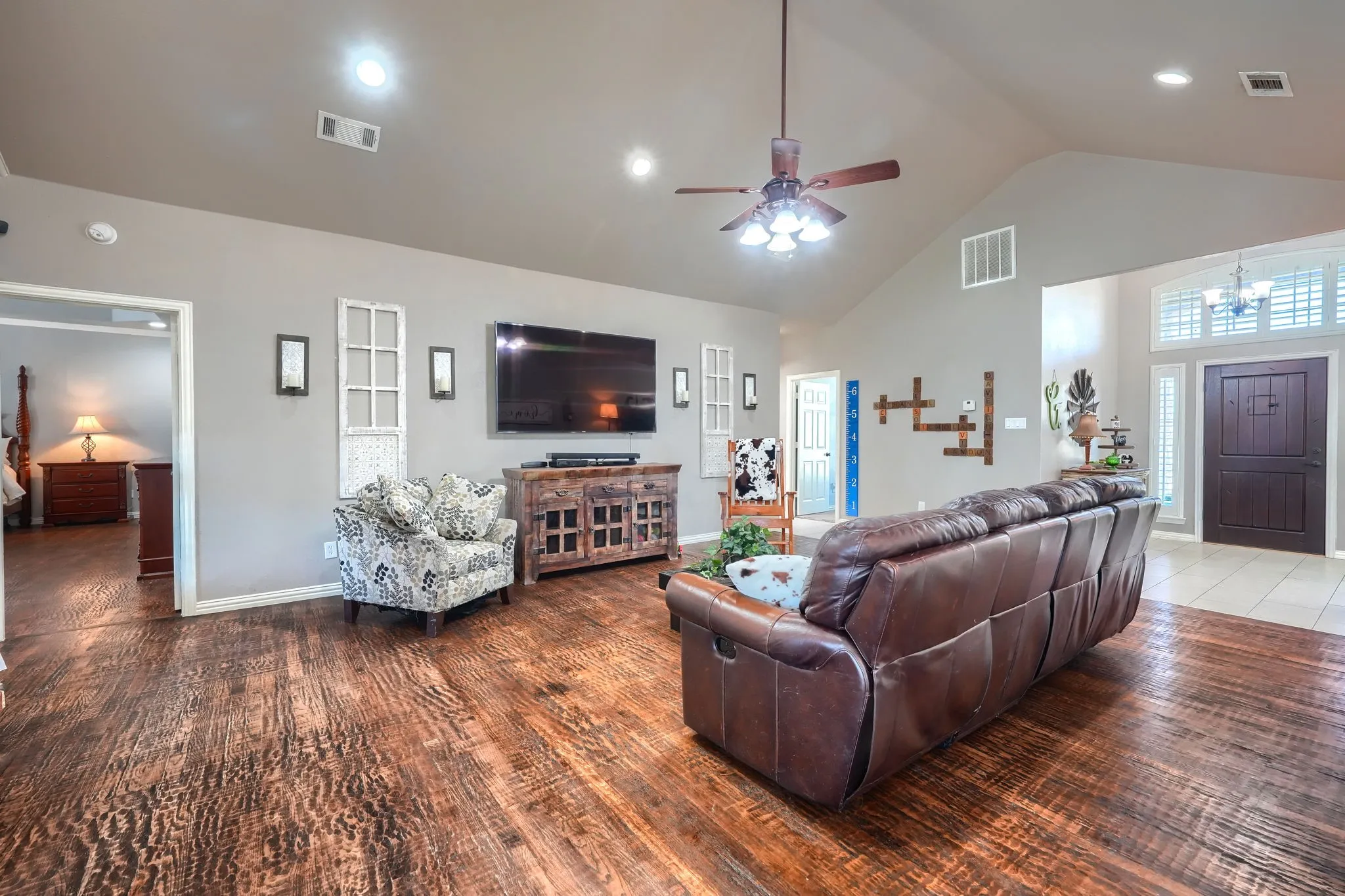 Single Family Residence For Sale in Kaufman County , 18066 Langford Lane, Talty, Texas 75126, 5 Bedroom, 4 Bathroom, 3 Garage spaces, 3,817 Sqft, built in 2005, mls#21401249, Real Estate Agent in Talty, Homes For Sale in Kaufman county, Homes For Sale in Talty, Realtor in Talty Texas, Real Estate Brokerage Independent Realty Texas, Luminita Cordes Realtor