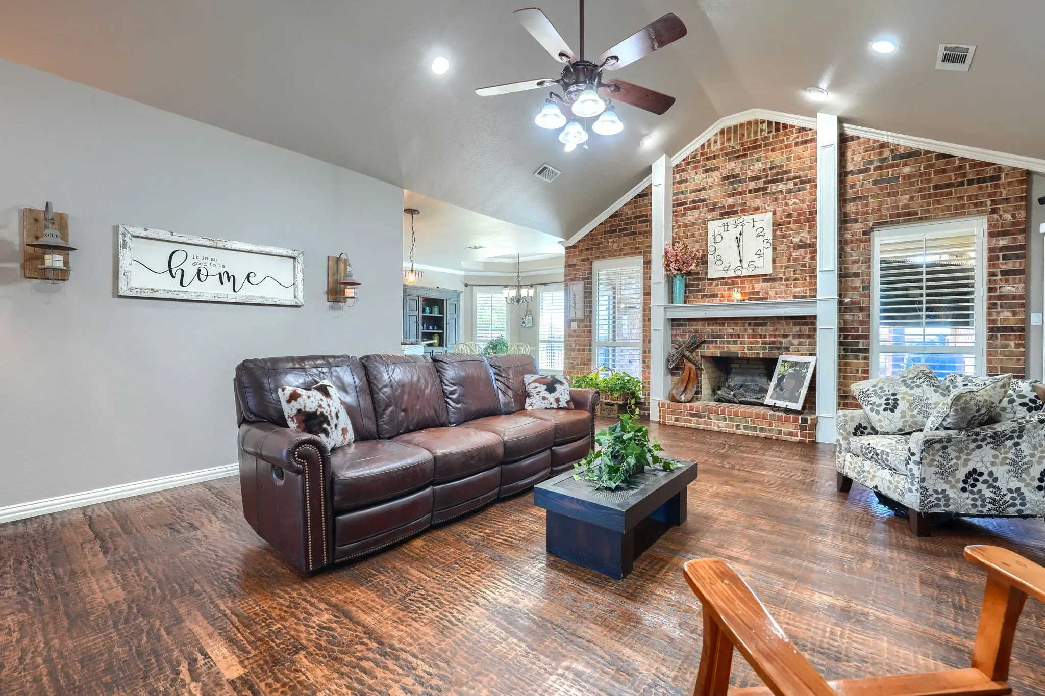 Single Family Residence For Sale in Kaufman County , 18066 Langford Lane, Talty, Texas 75126, 5 Bedroom, 4 Bathroom, 3 Garage spaces, 3,817 Sqft, built in 2005, mls#21401249, Real Estate Agent in Talty, Homes For Sale in Kaufman county, Homes For Sale in Talty, Realtor in Talty Texas, Real Estate Brokerage Independent Realty Texas, Luminita Cordes Realtor